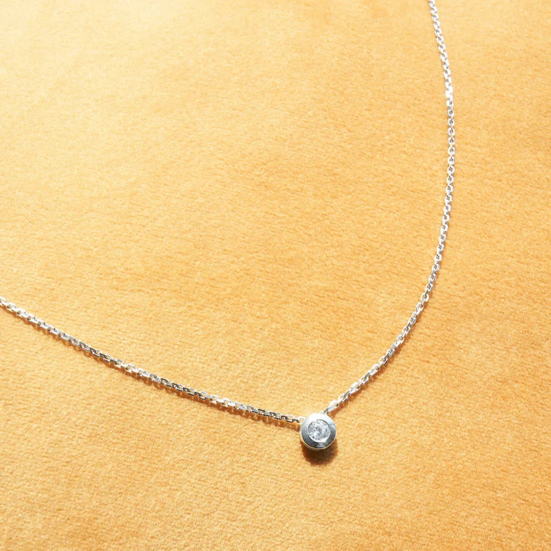 Gold Necklace with Round Diamond 0,2 ct