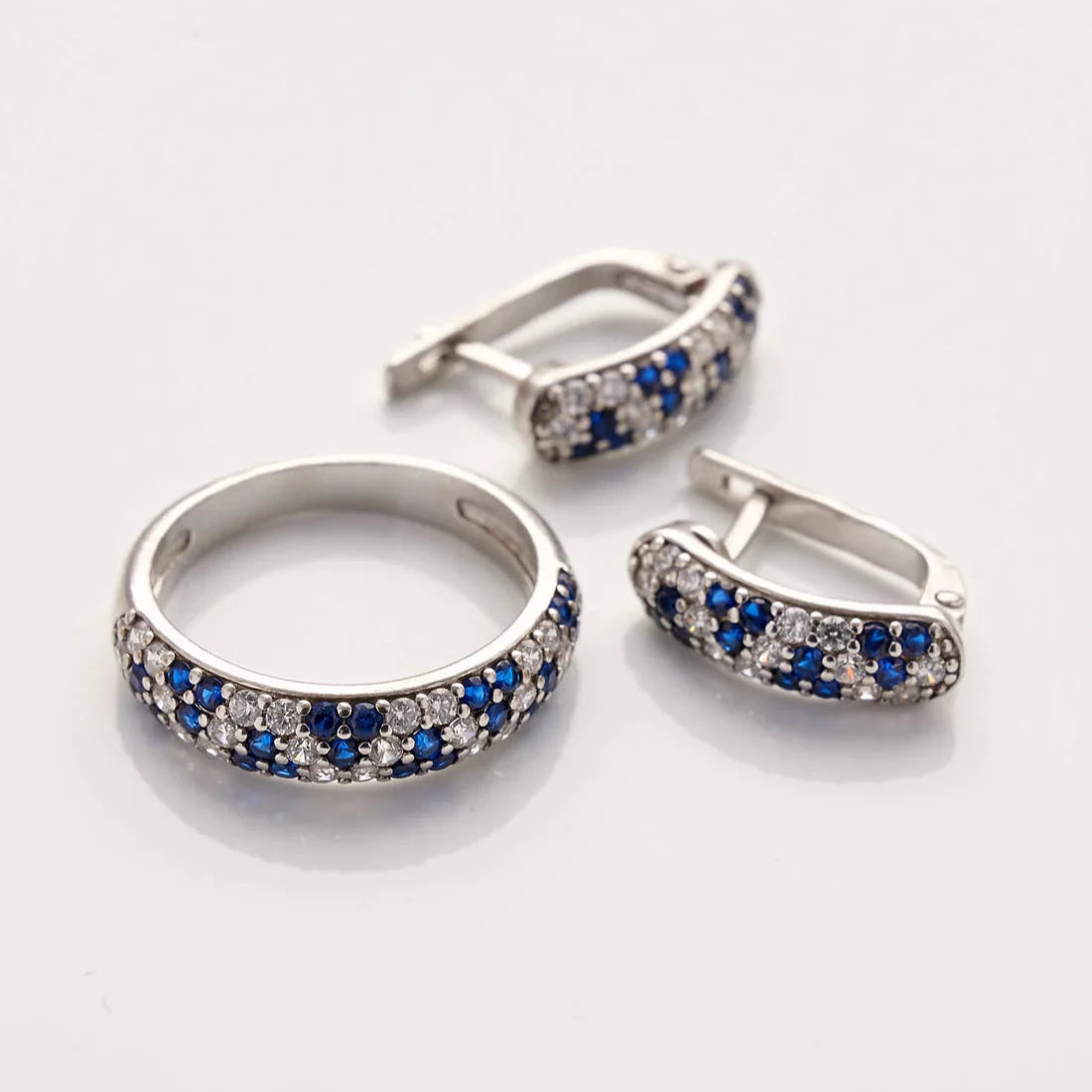 Gold Ring with Sapphires and Diamonds