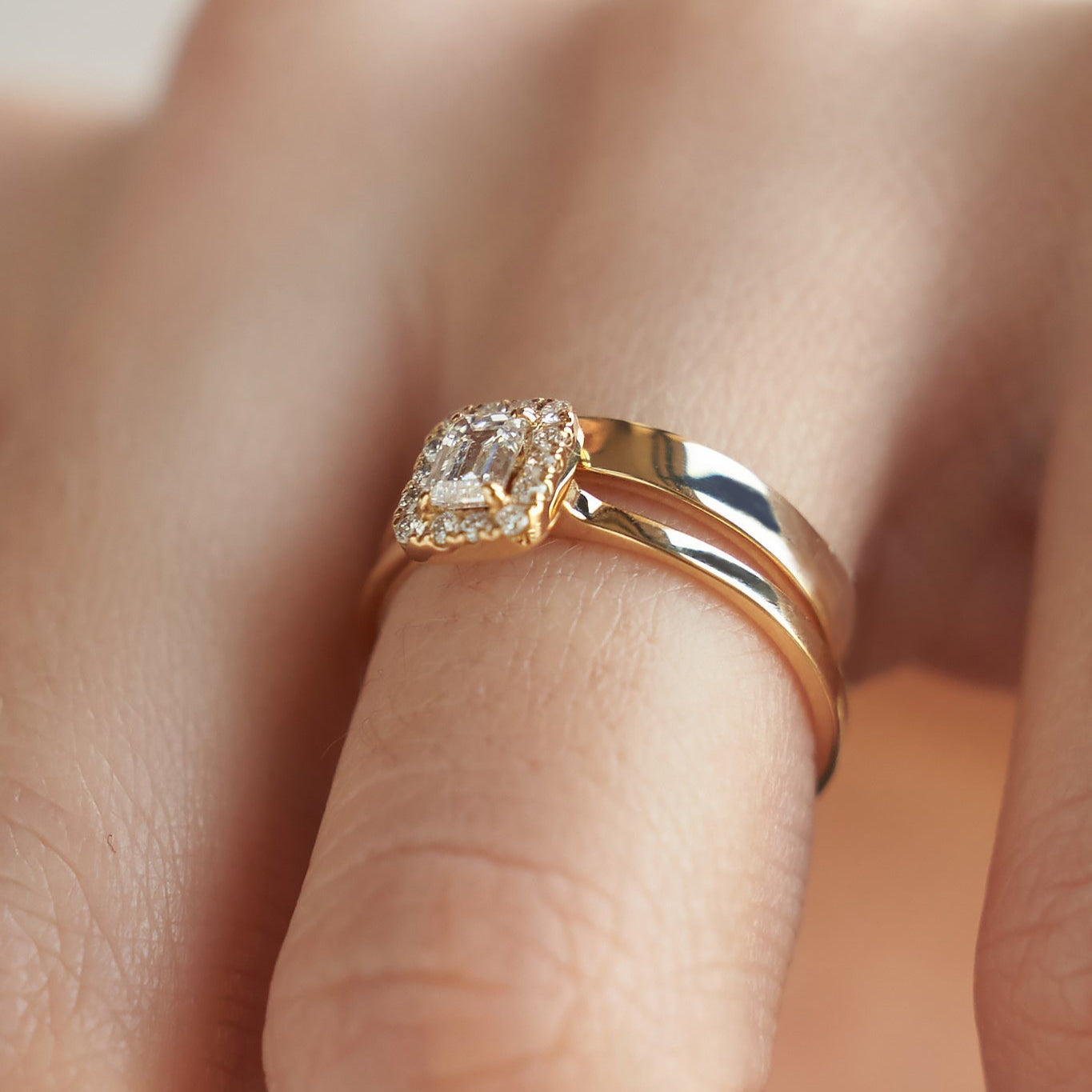 Gold Ring with Emerald Diamond 0,3 ct