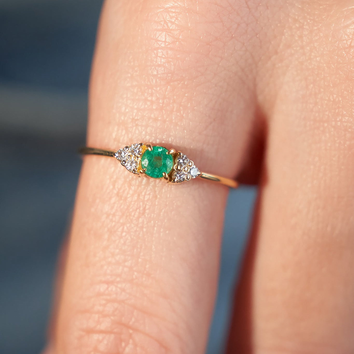 Gold Ring with Round cut Emerald and Diamonds