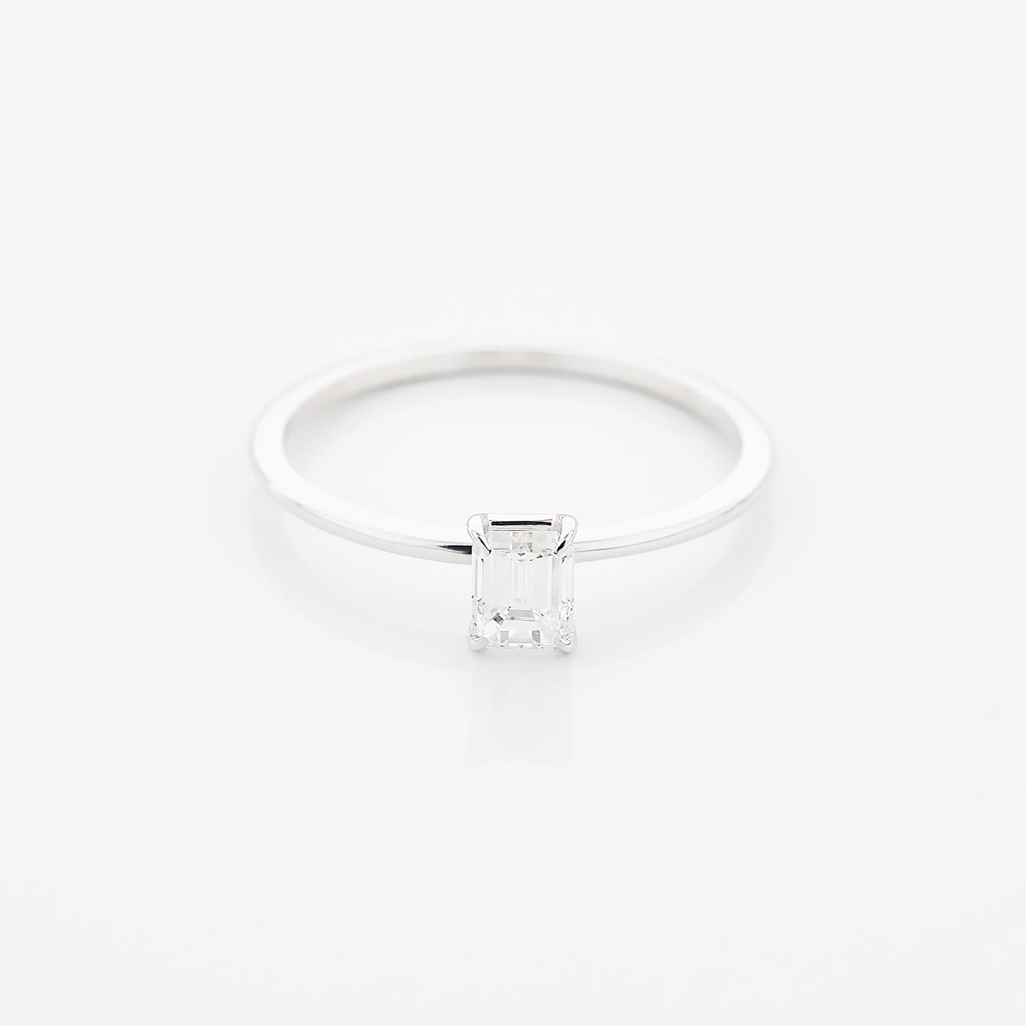 Gold Ring with Emerald Diamond 0,5 ct