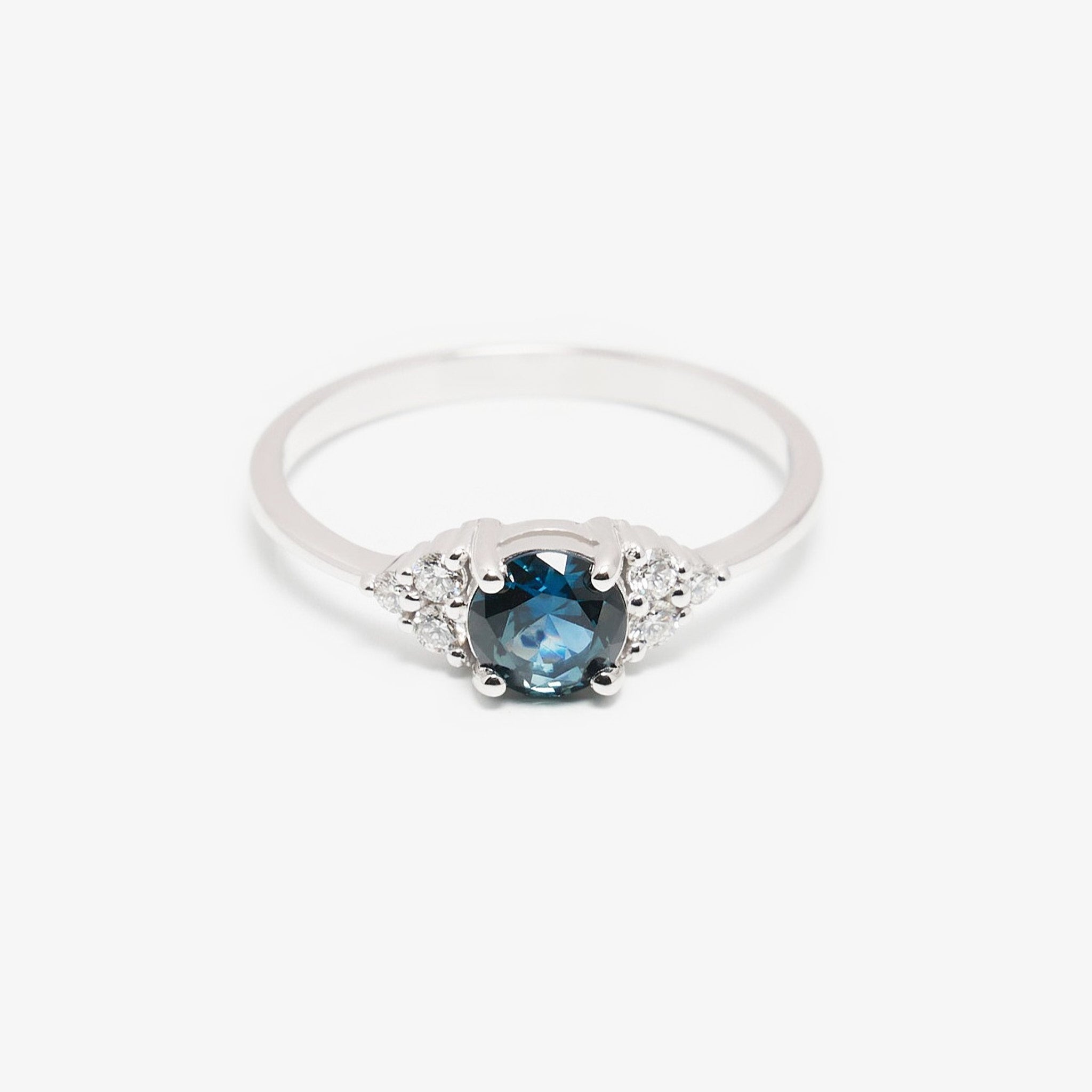 Gold Ring with Round Sapphire and Diamonds