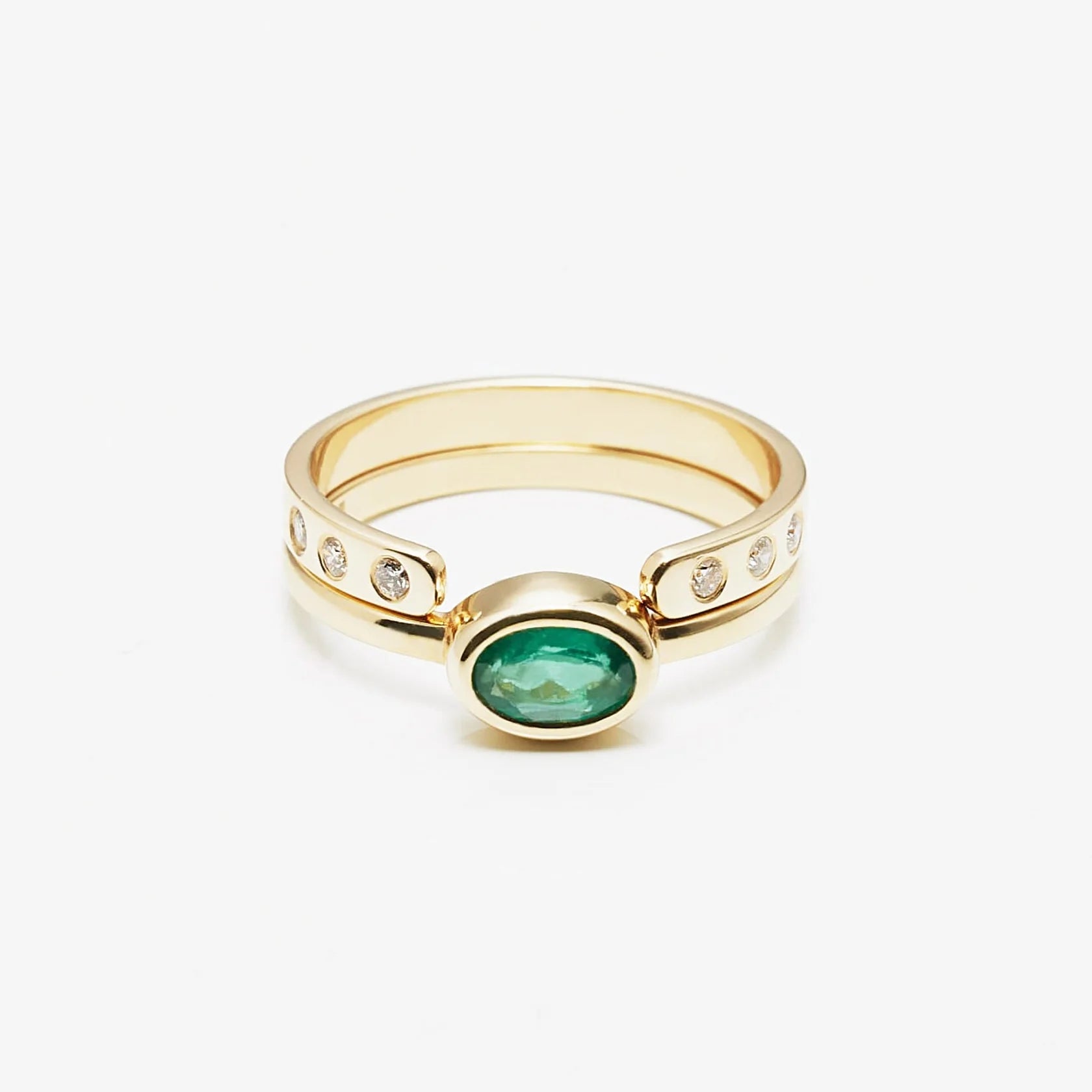Gold Ring set with Emerald and Diamonds