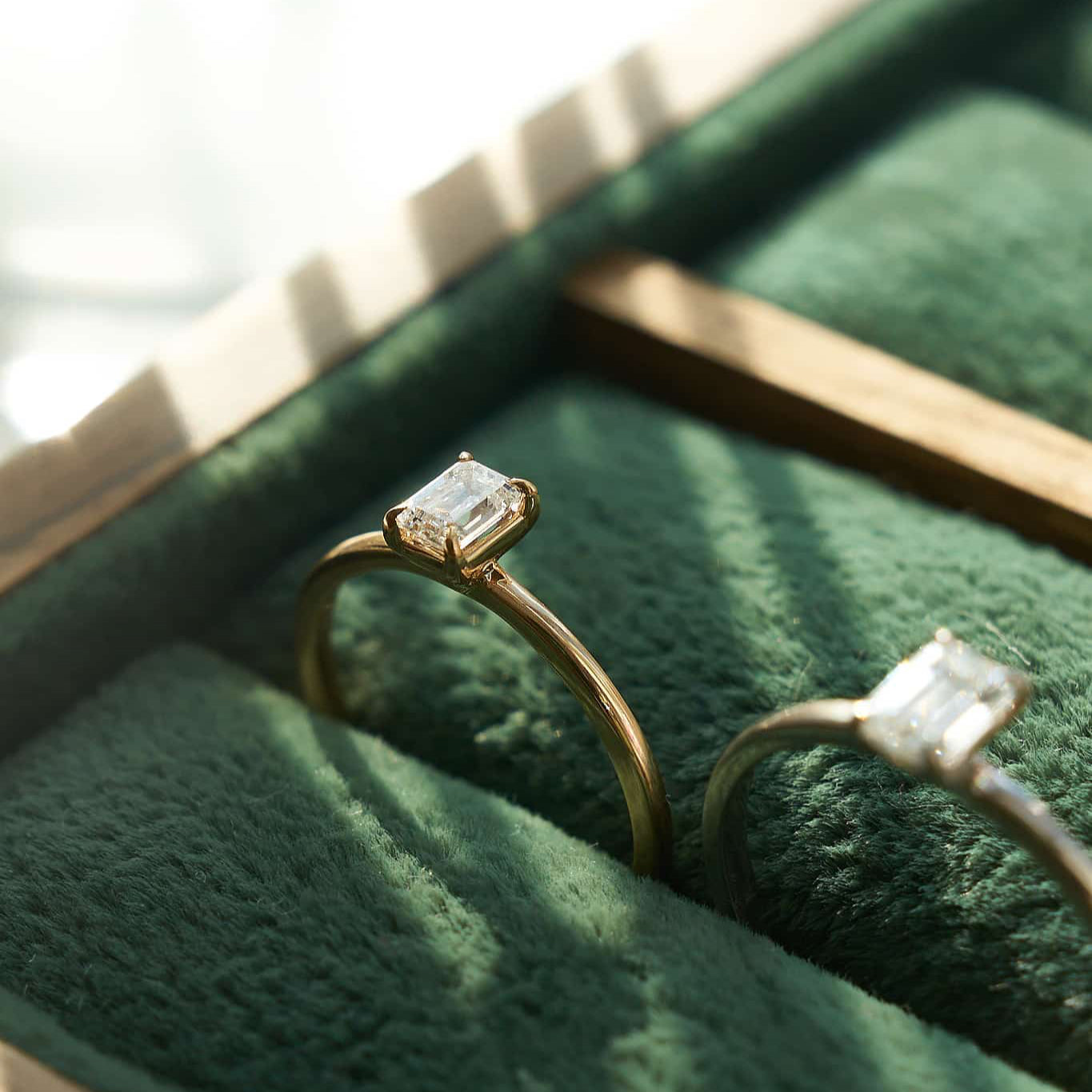 Gold Ring with Emerald Diamond 0,3 ct