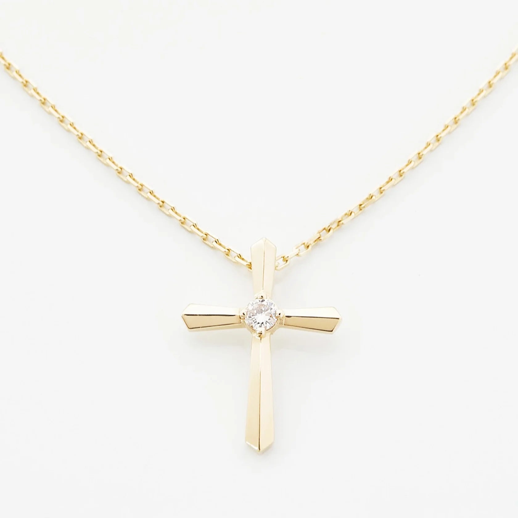 Gold Necklace with Round Diamond 0,1 ct