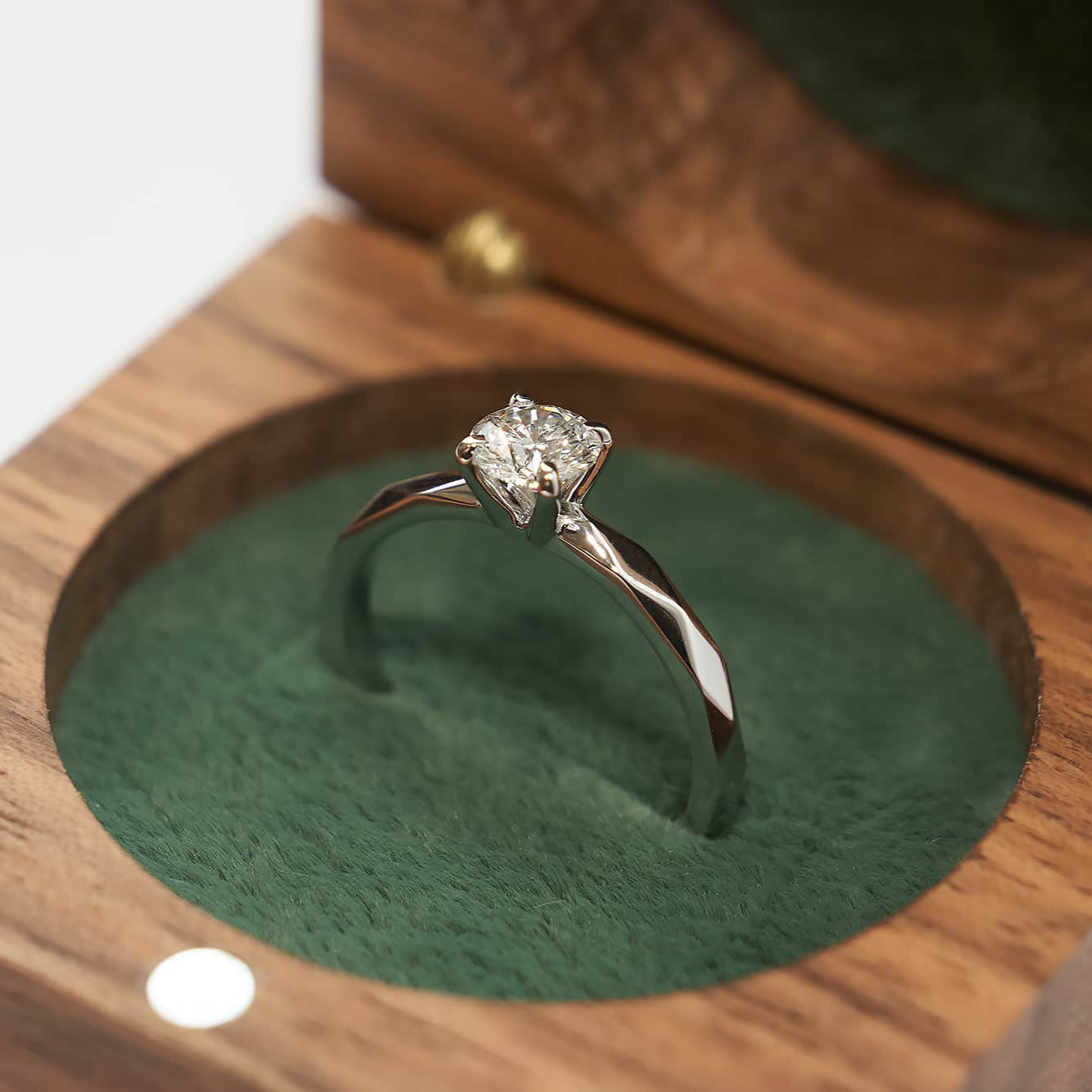 Gold Ring with Round Diamond 0,5 ct