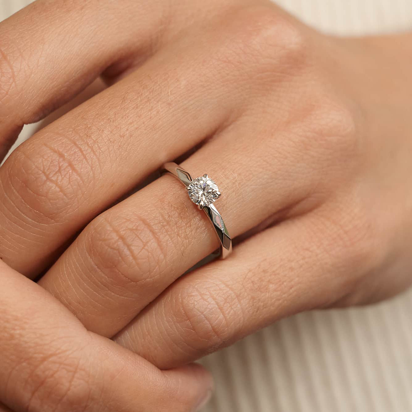 Gold Ring with Round Diamond 0,5 ct