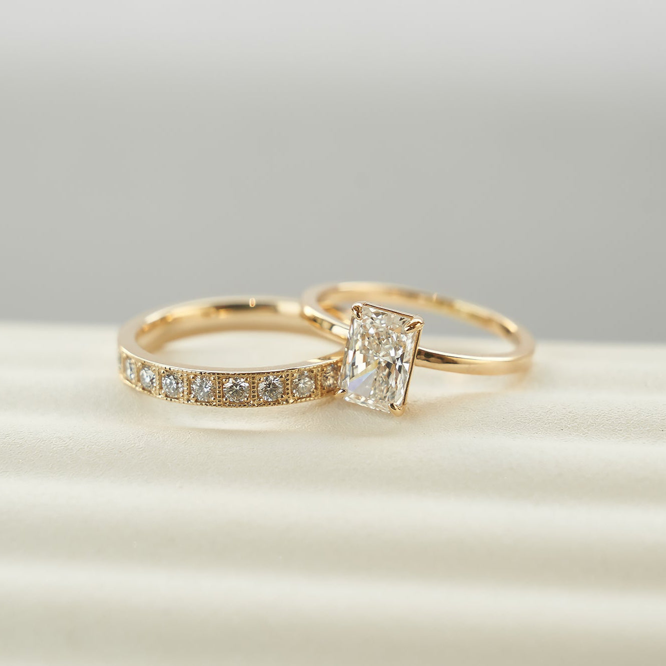Gold Ring with Radiant Diamond 1 ct
