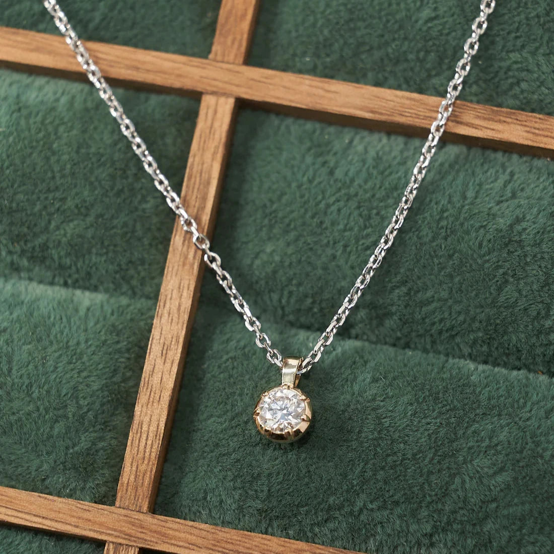 Gold Necklace with Round Diamond 0,5 ct