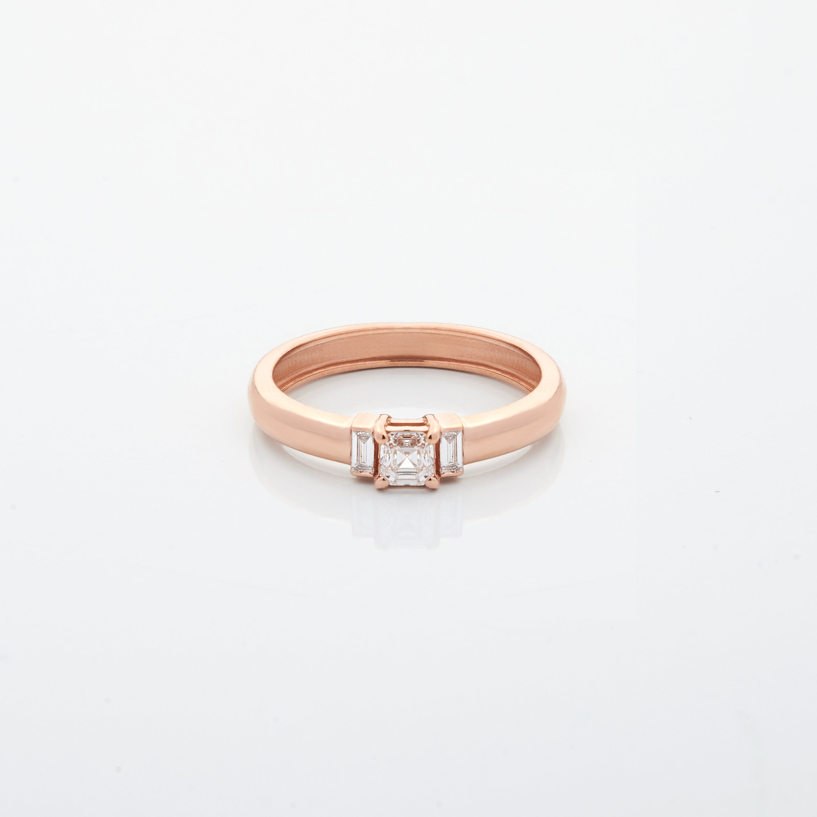 Gold Ring with Asscher Diamond 0,3 ct