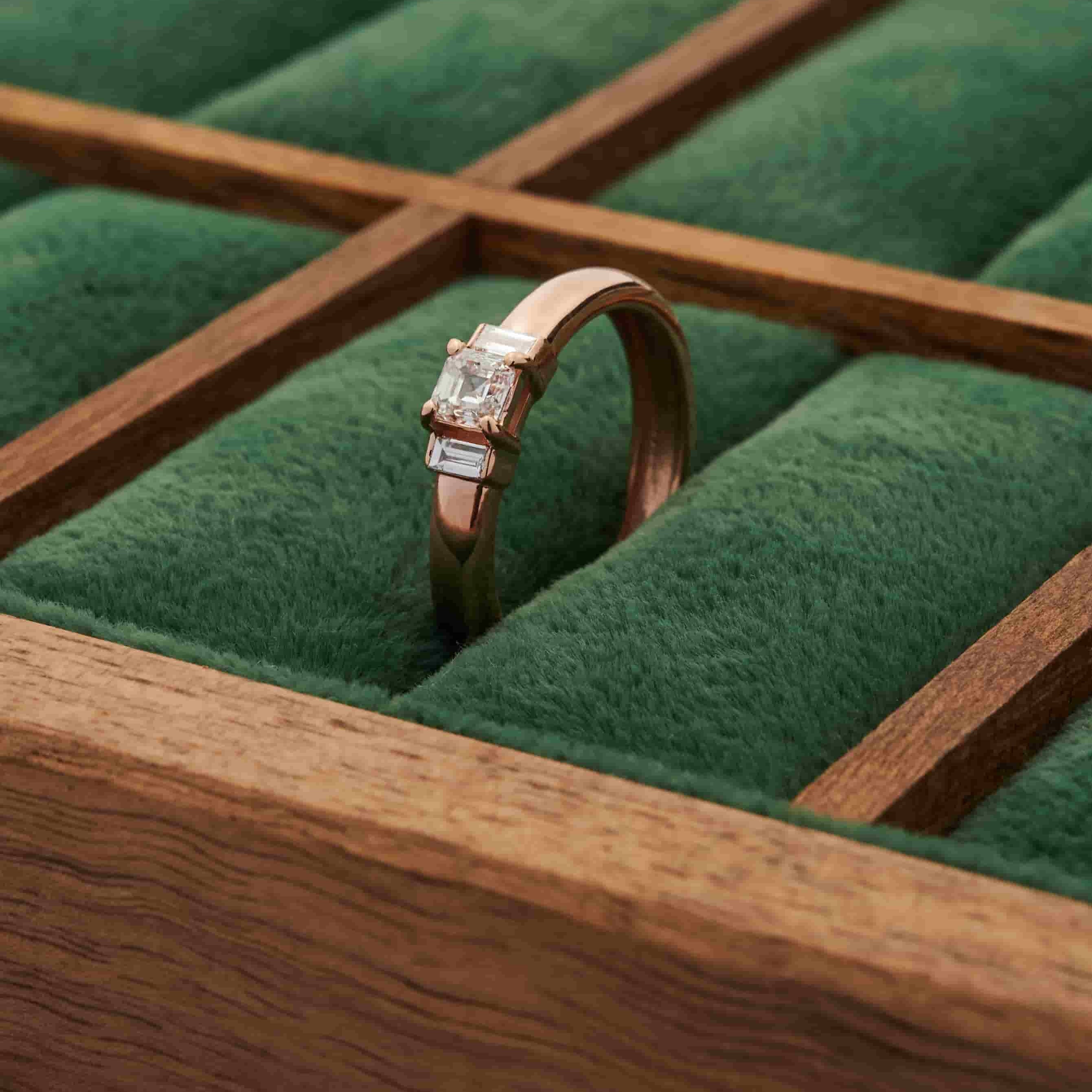 Gold Ring with Asscher Diamond 0,3 ct