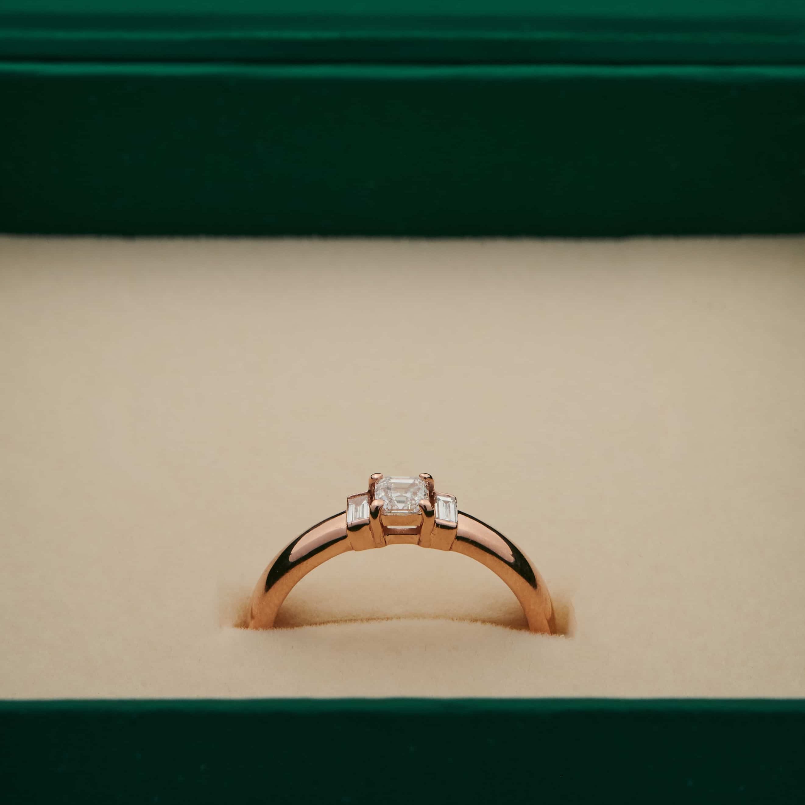 Gold Ring with Asscher Diamond 0,3 ct