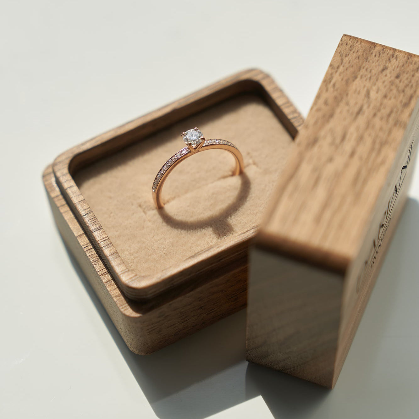 Gold Ring with Round Diamond 0,3 ct