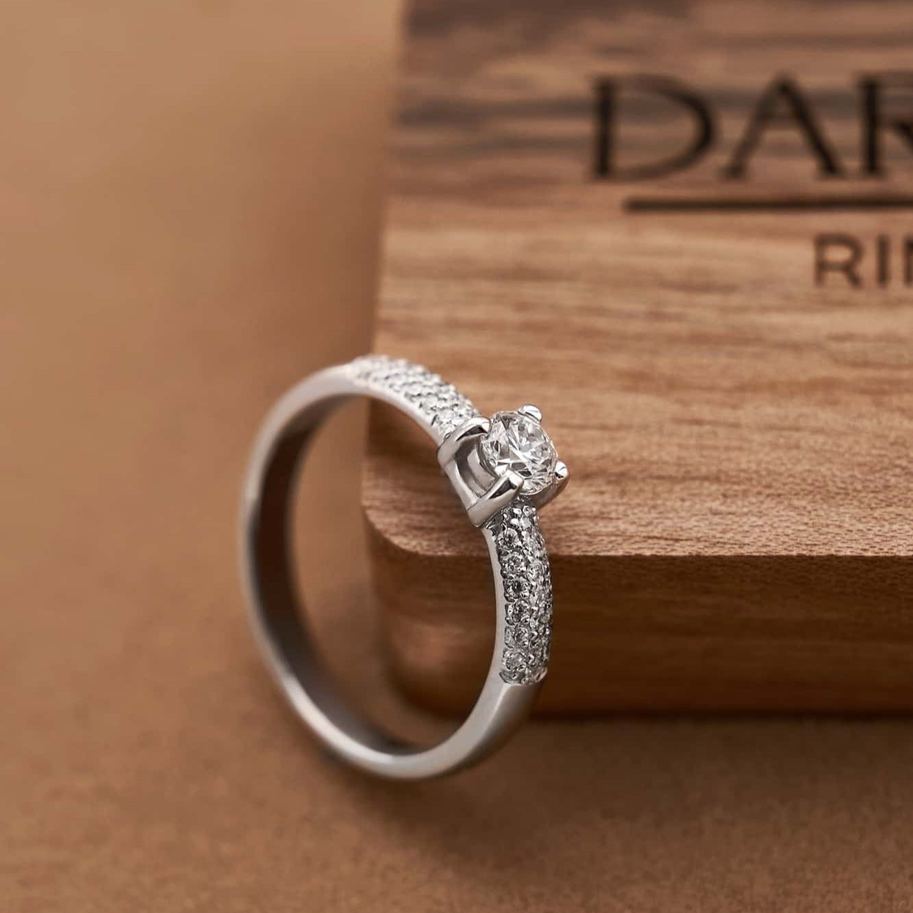 Gold Ring with Round Diamond 0,3 ct