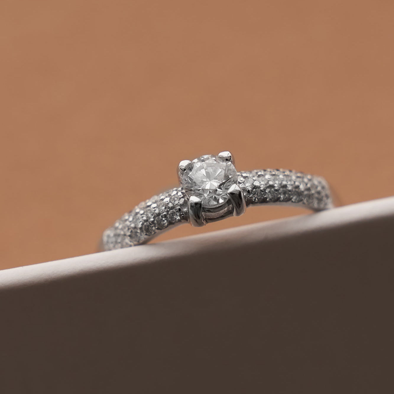 Gold Ring with Round Diamond 0,3 ct