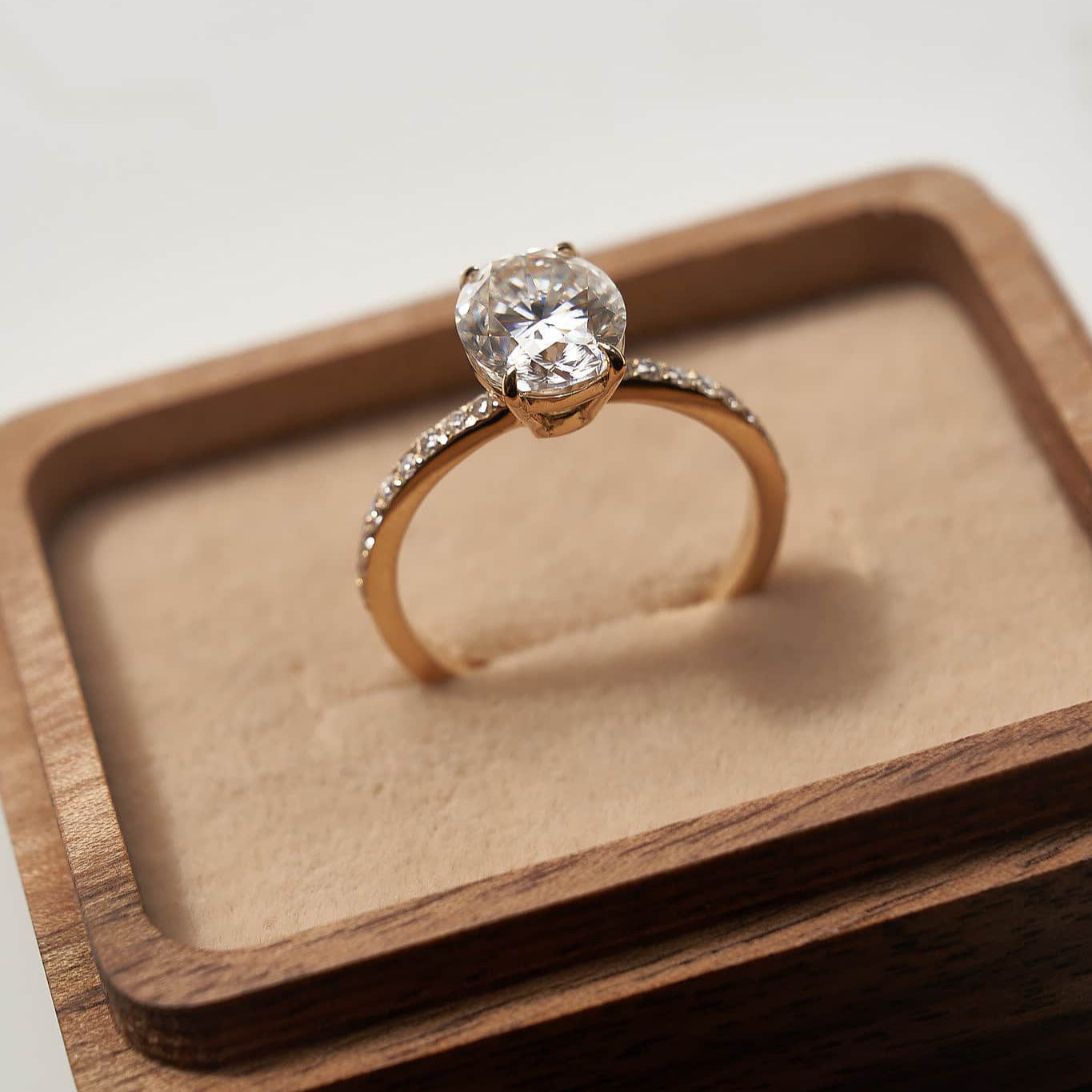 Gold Ring with Oval Diamond 2 ct