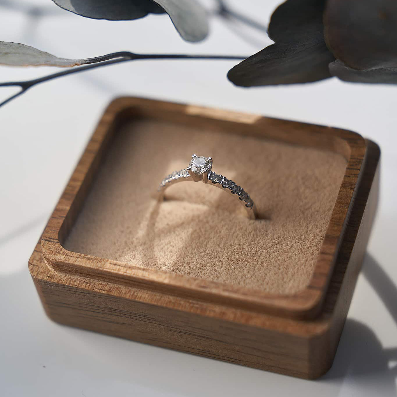 Gold Ring with Round Diamond 0,3 ct