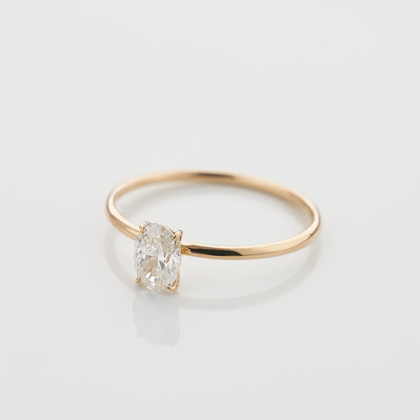 Gold Ring with Oval Diamond 0,3 ct