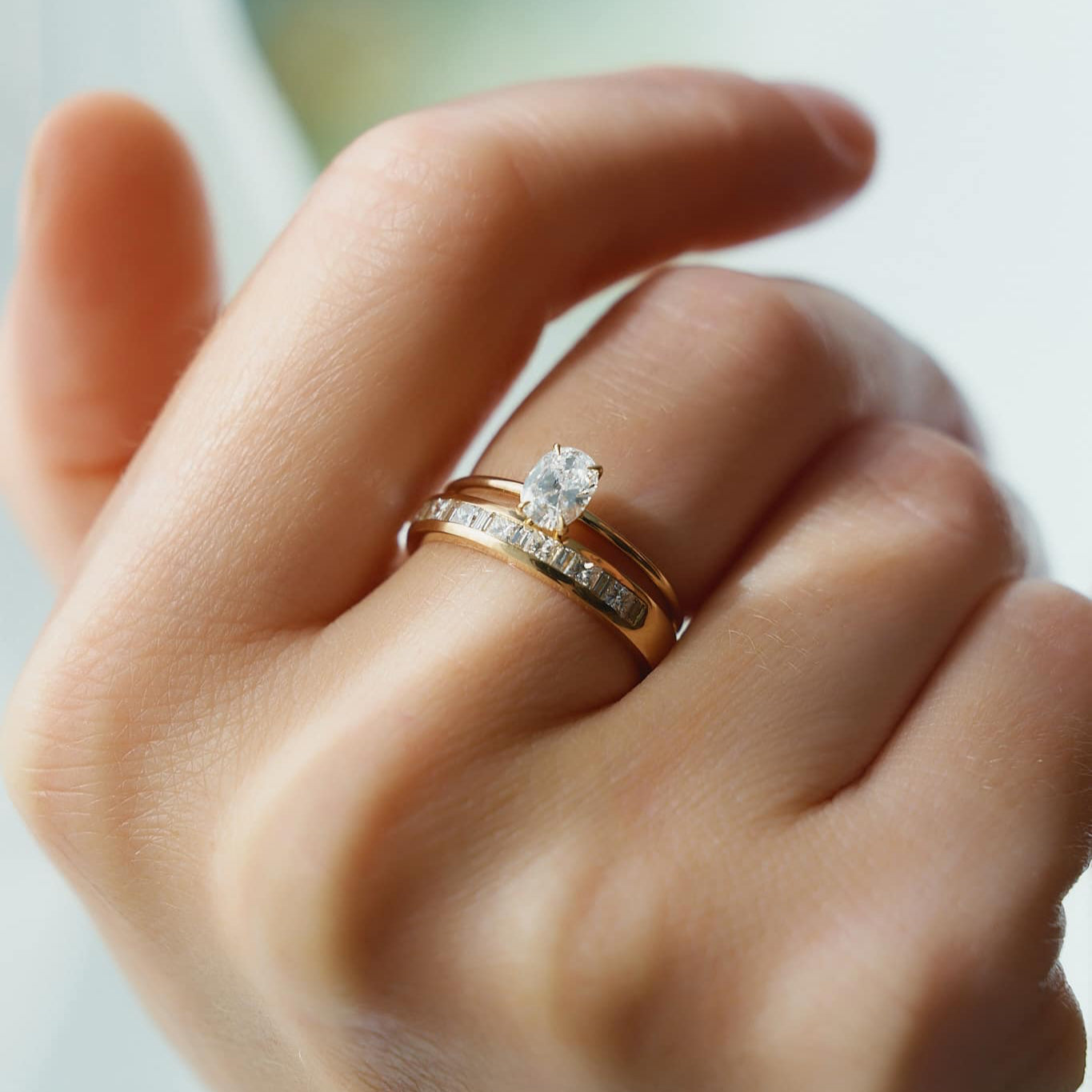 Gold Ring with Oval Diamond 0,3 ct