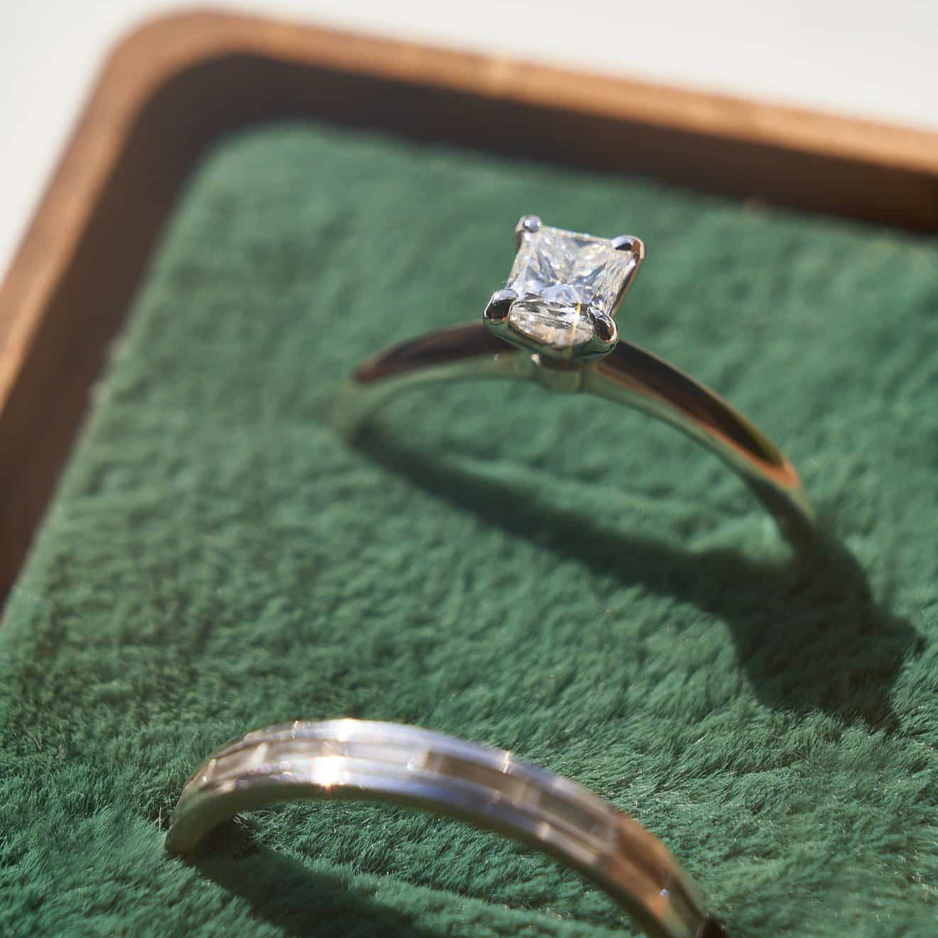 Gold Ring with Princess Diamond 0,3 ct