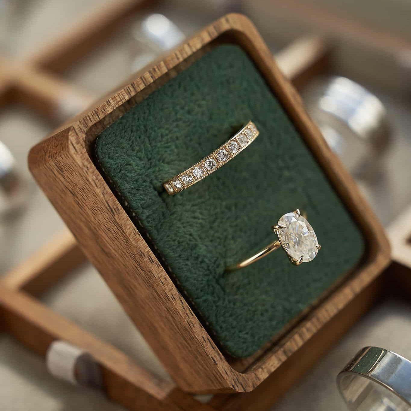 Gold Ring with Oval Diamond 2 ct