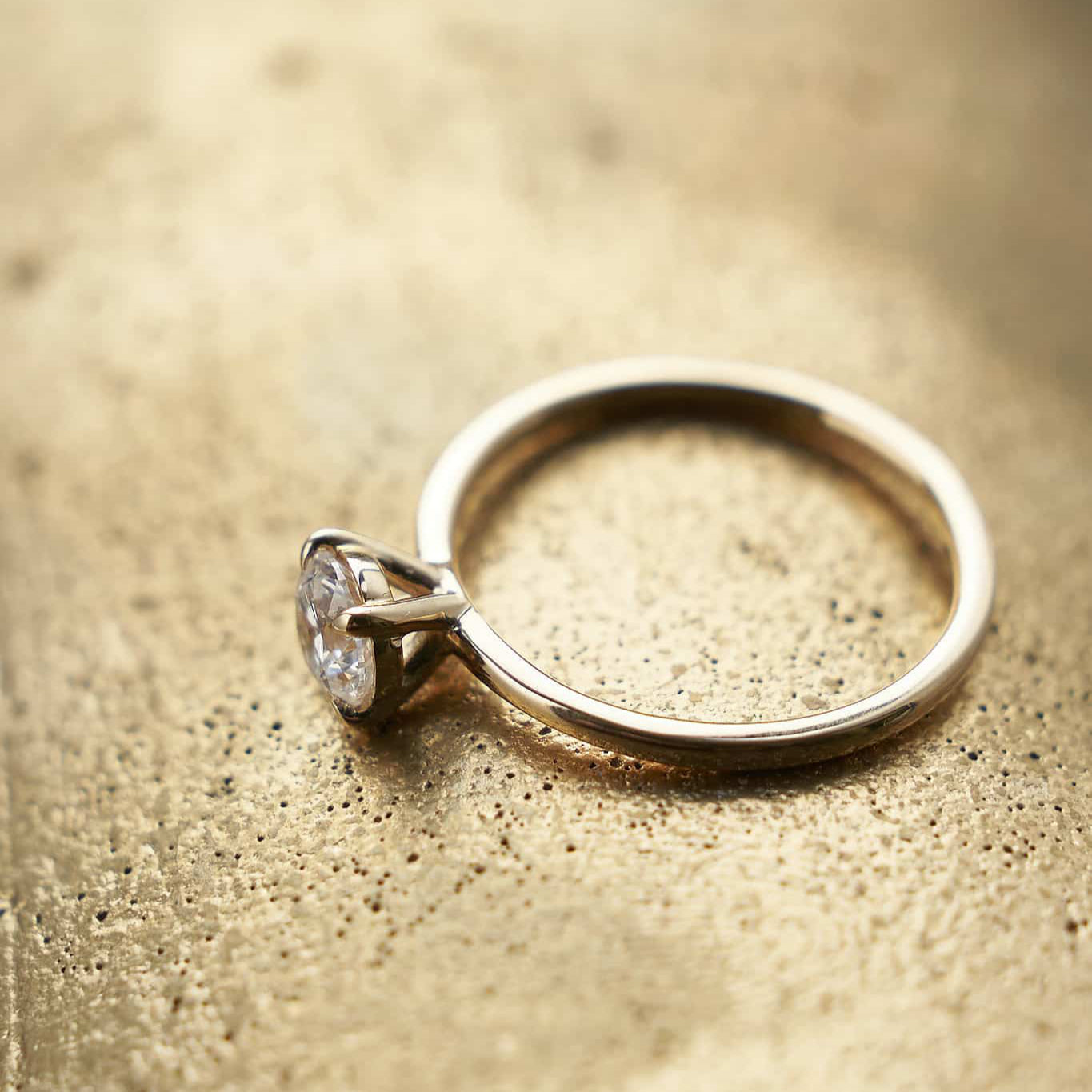 Gold Ring with Round Diamond 0,5 ct