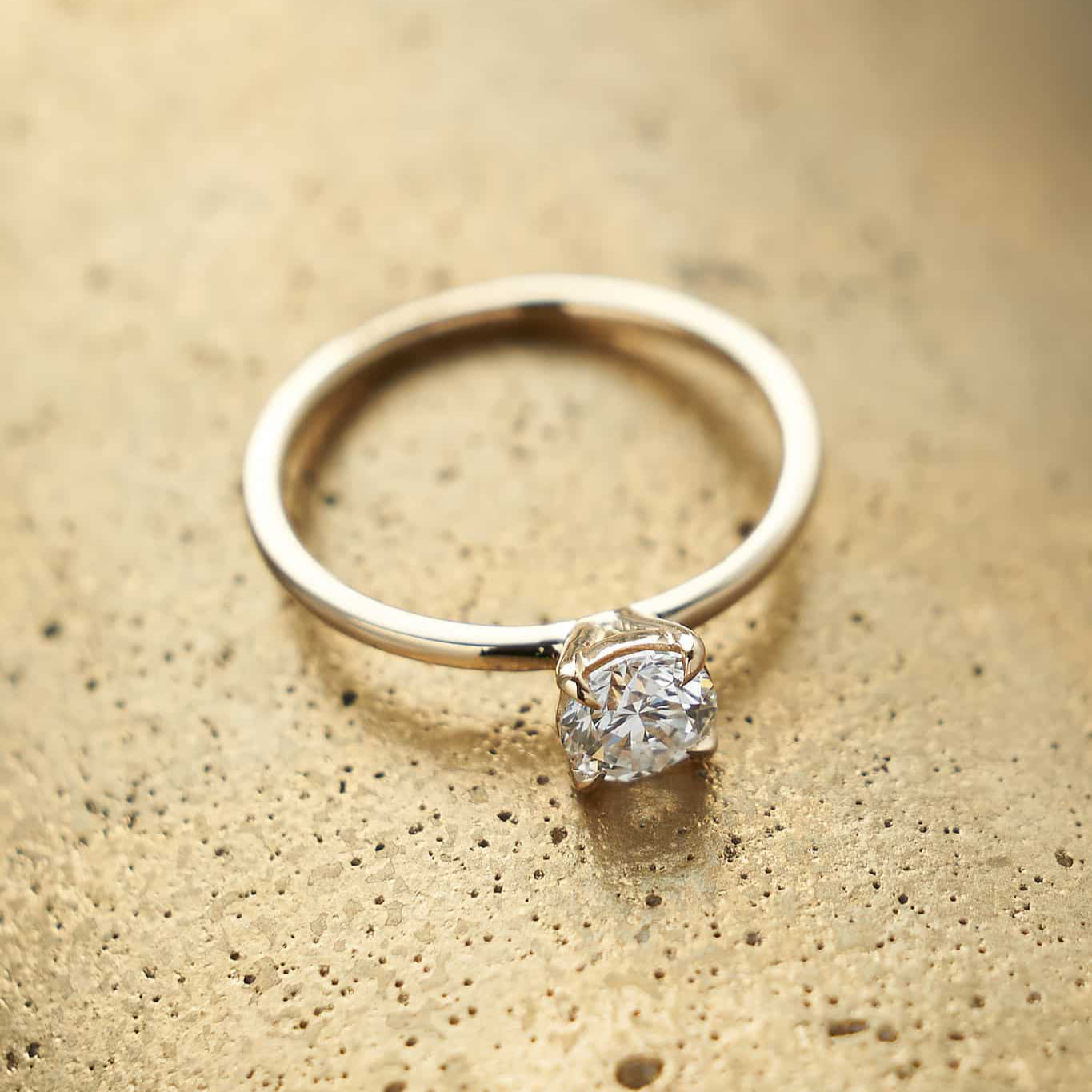 Gold Ring with Round Diamond 0,5 ct