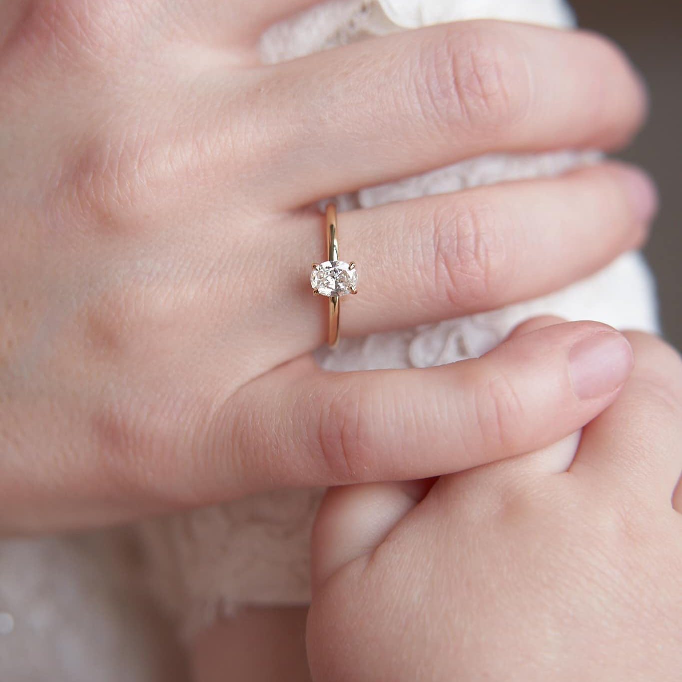 Gold Ring with Oval Diamond 0,3 ct