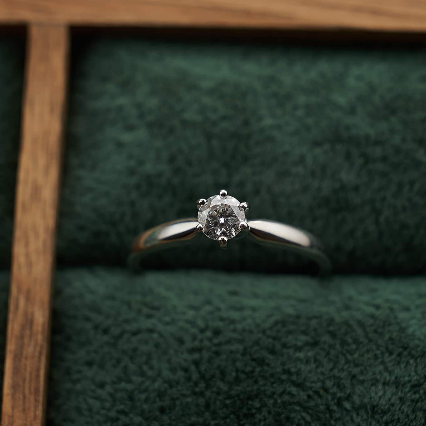 Gold Ring with Round Diamond 0,5 ct