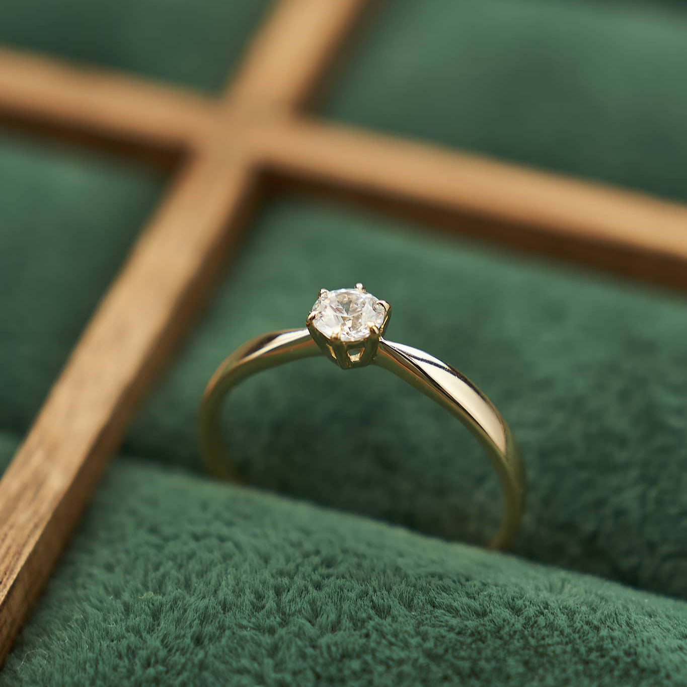 Gold Ring with Round Diamond 0,3 ct