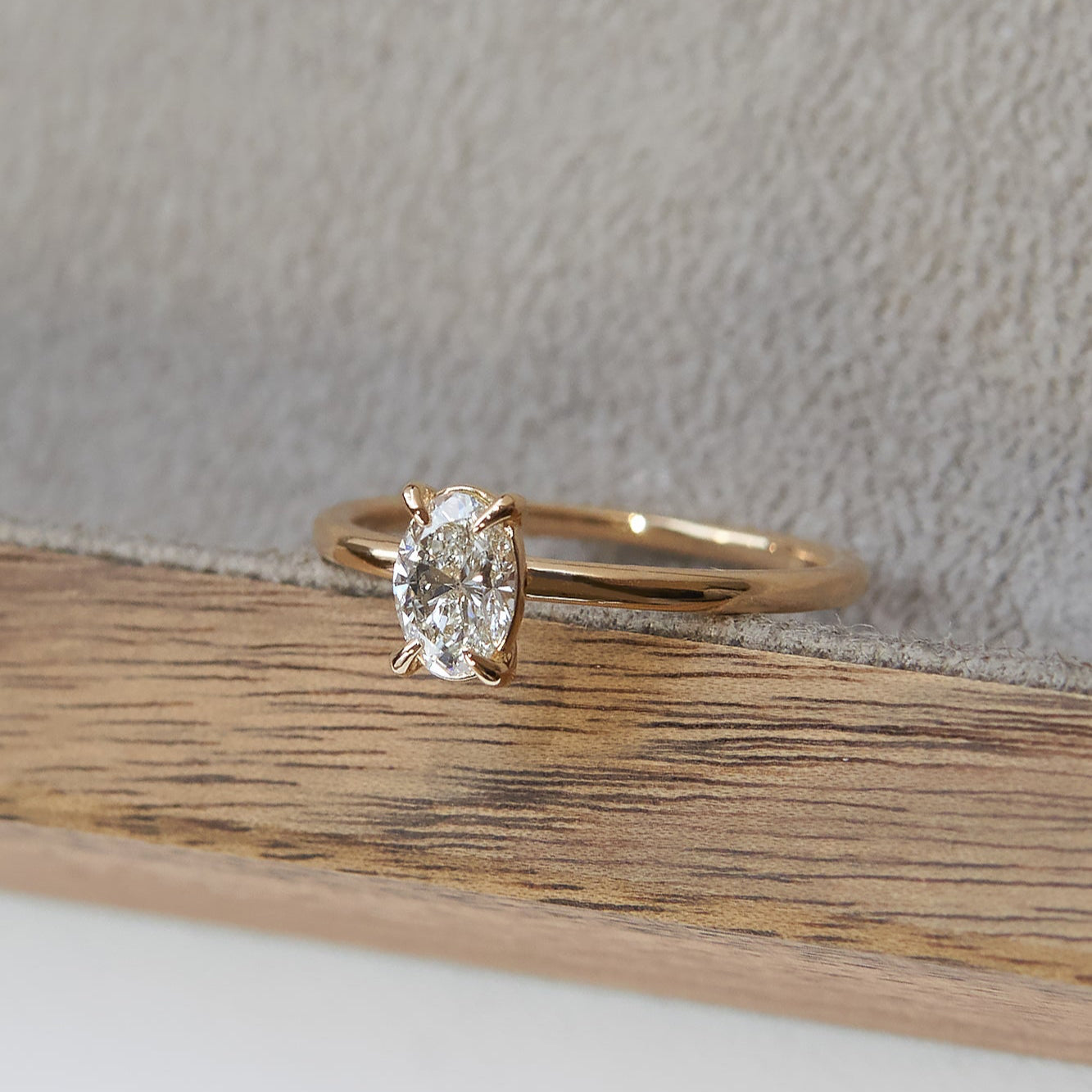 Gold Ring with Oval Diamond 0,5 ct