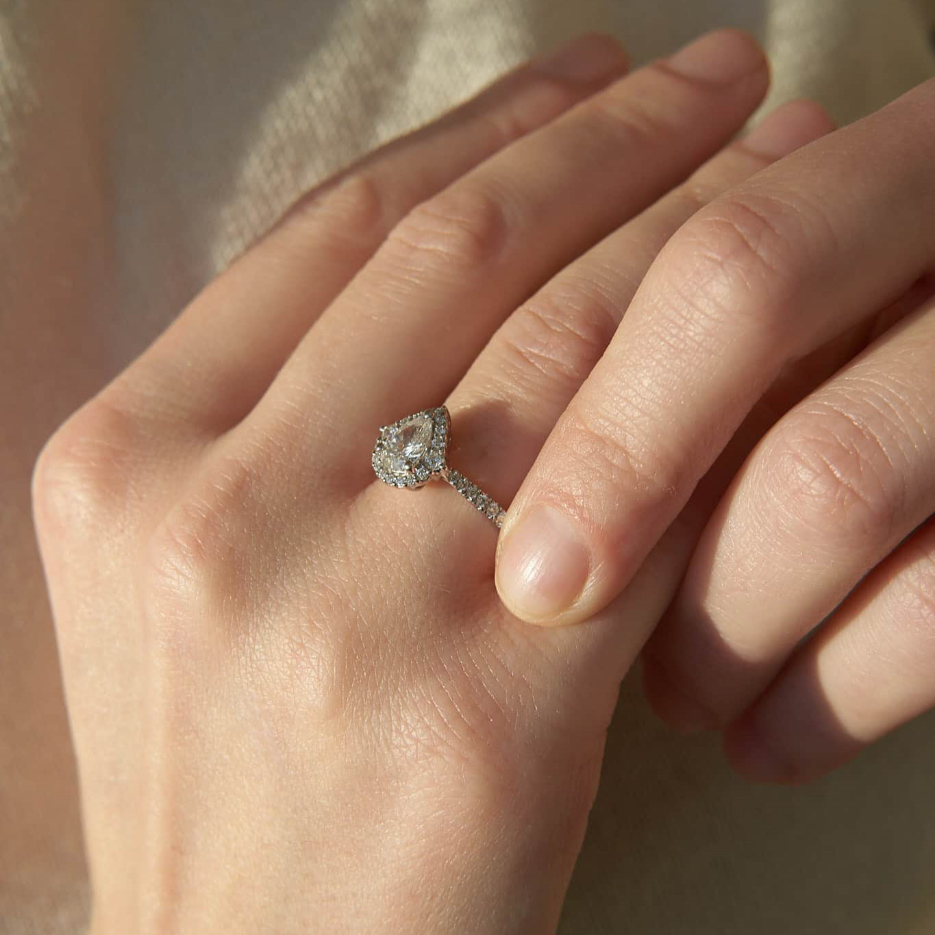 Gold Ring with Pear Diamond 0,7 ct