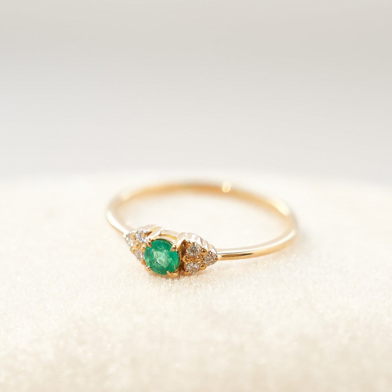 Gold Ring with Round cut Emerald and Diamonds