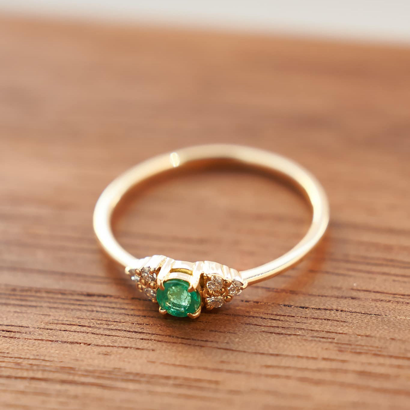 Gold Ring with Round cut Emerald and Diamonds