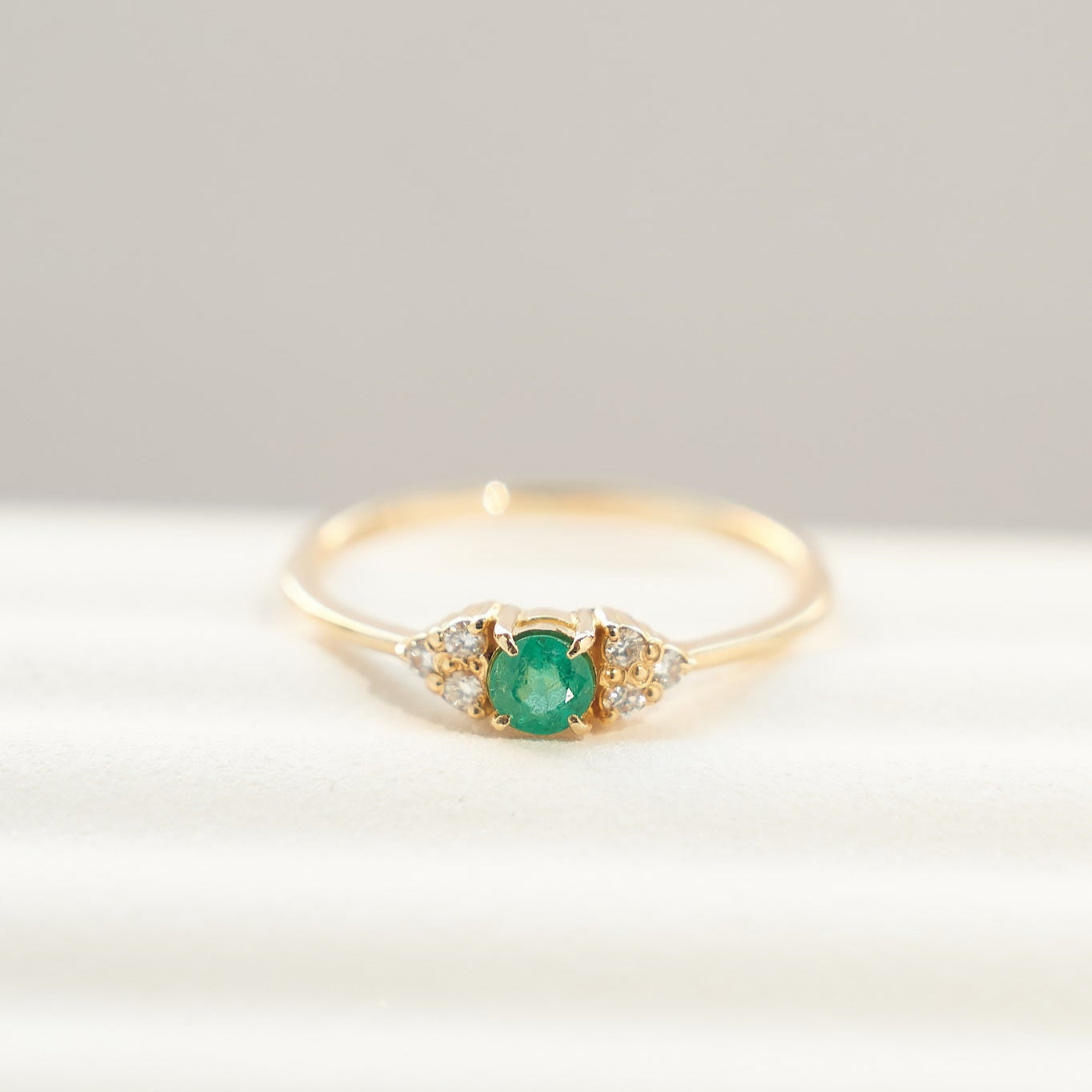 Gold Ring with Round cut Emerald and Diamonds