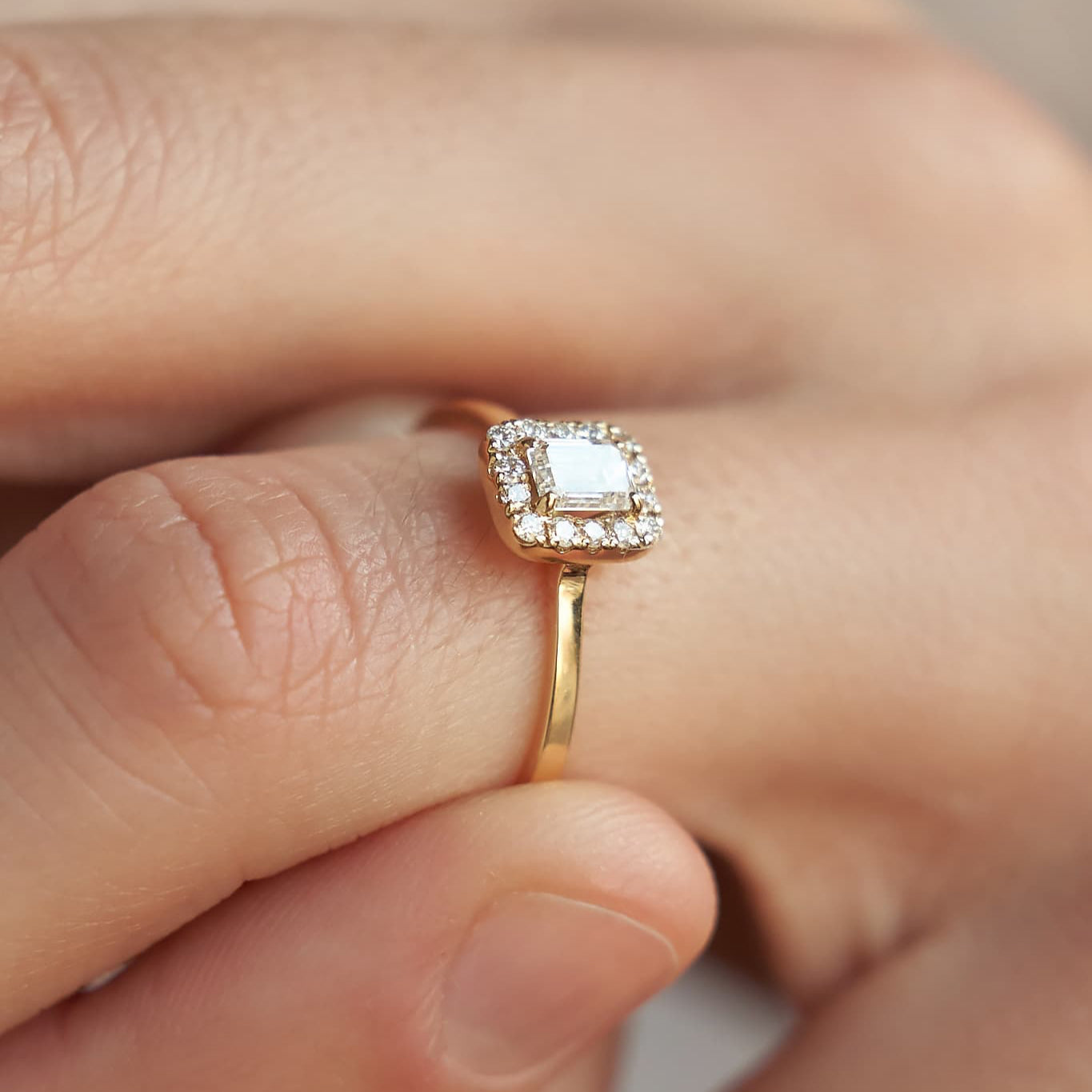 Gold Ring with Emerald Diamond 0,3 ct