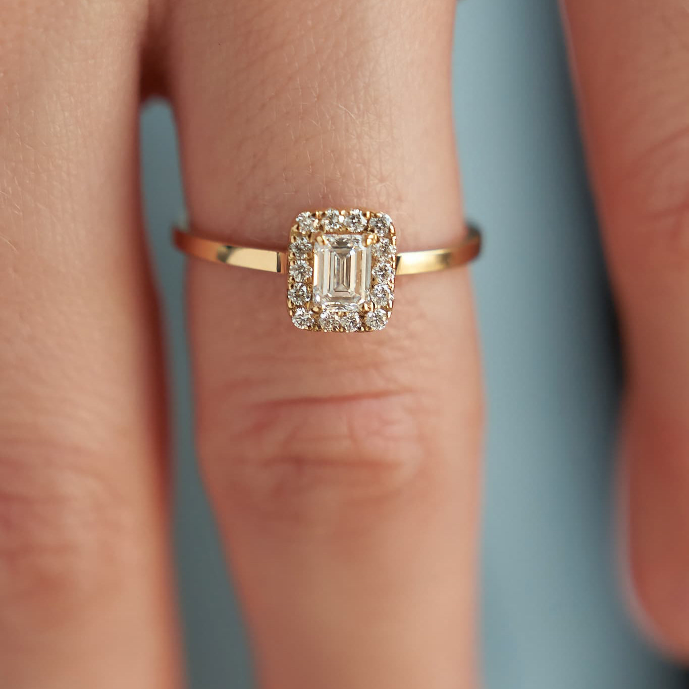 Gold Ring with Emerald Diamond 0,3 ct