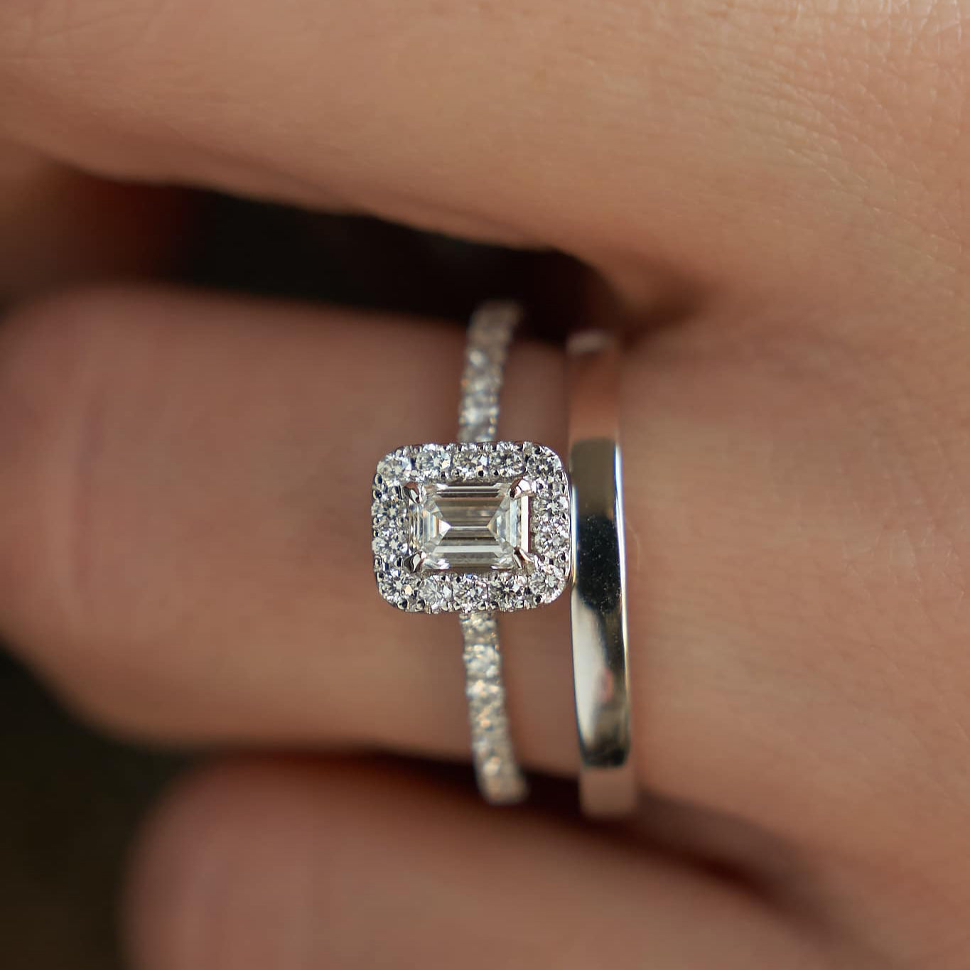 Gold Ring with Emerald Diamond 0,3 ct