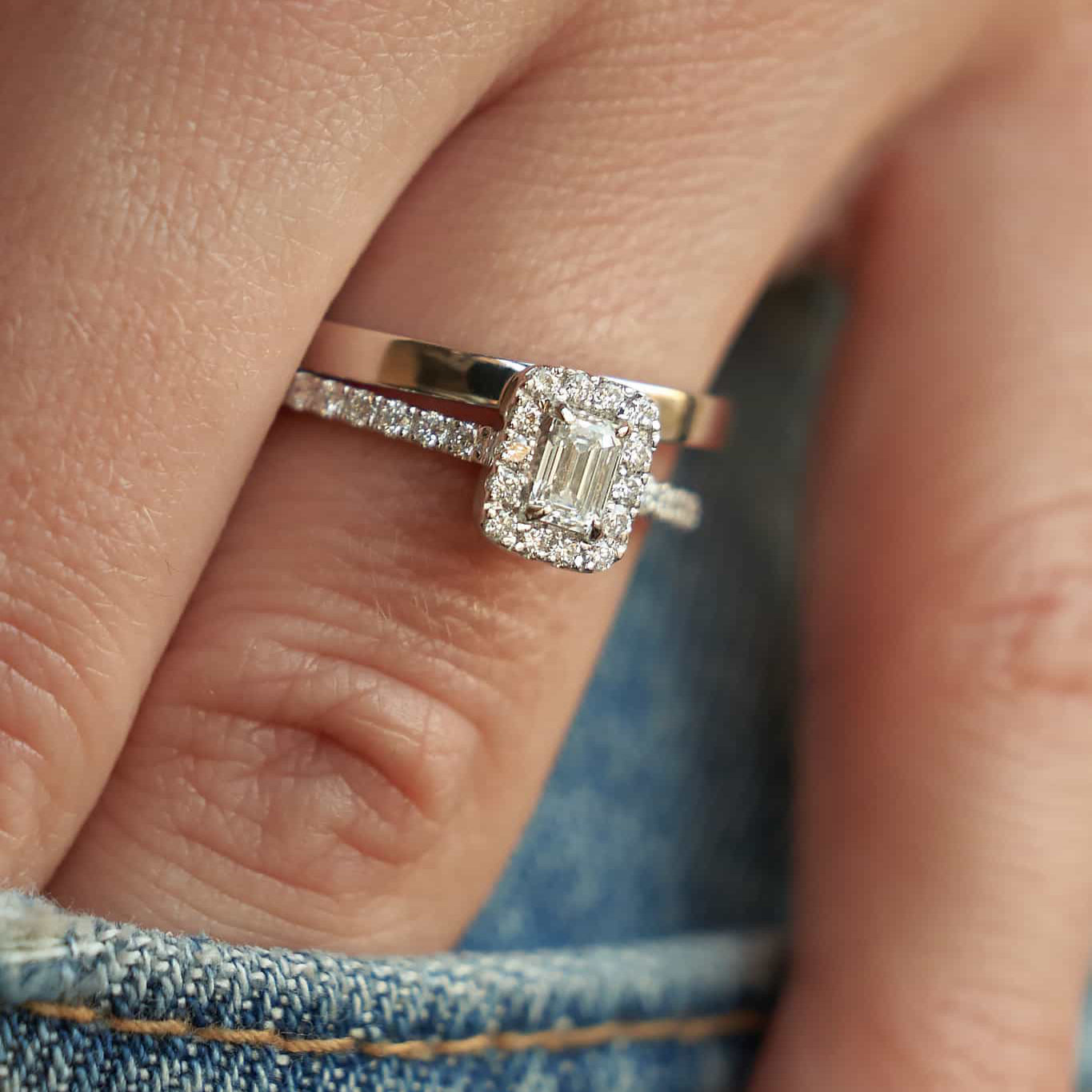 Gold Ring with Emerald Diamond 0,3 ct