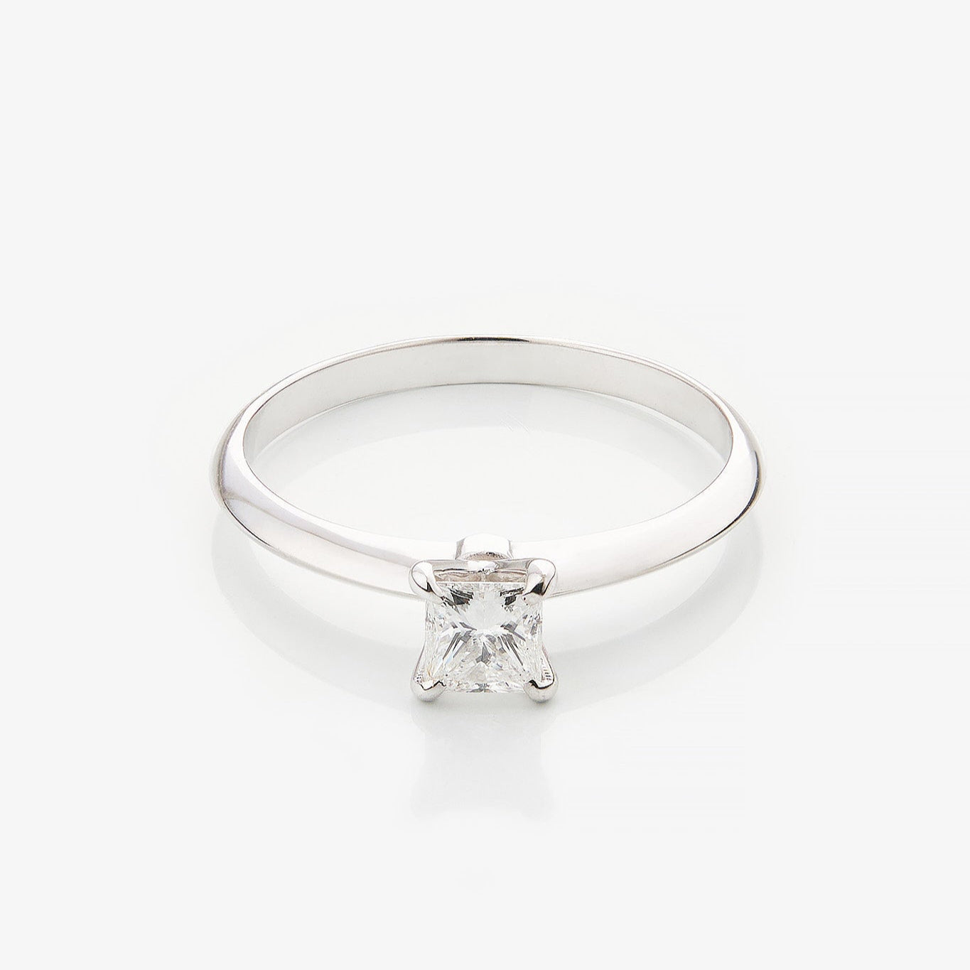 Gold Ring with Princess Diamond 0,3 ct