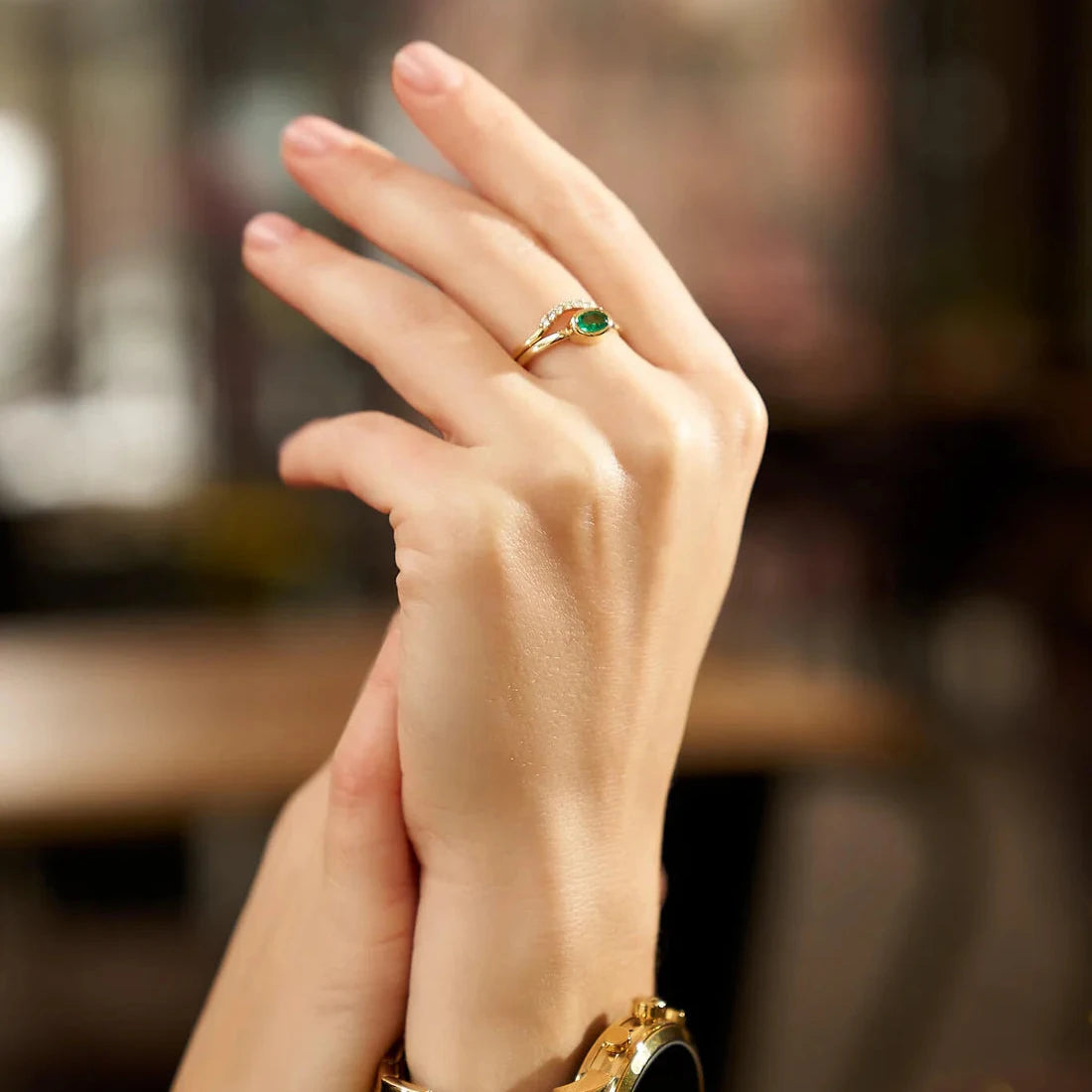 Gold Ring set with Emerald and Diamonds