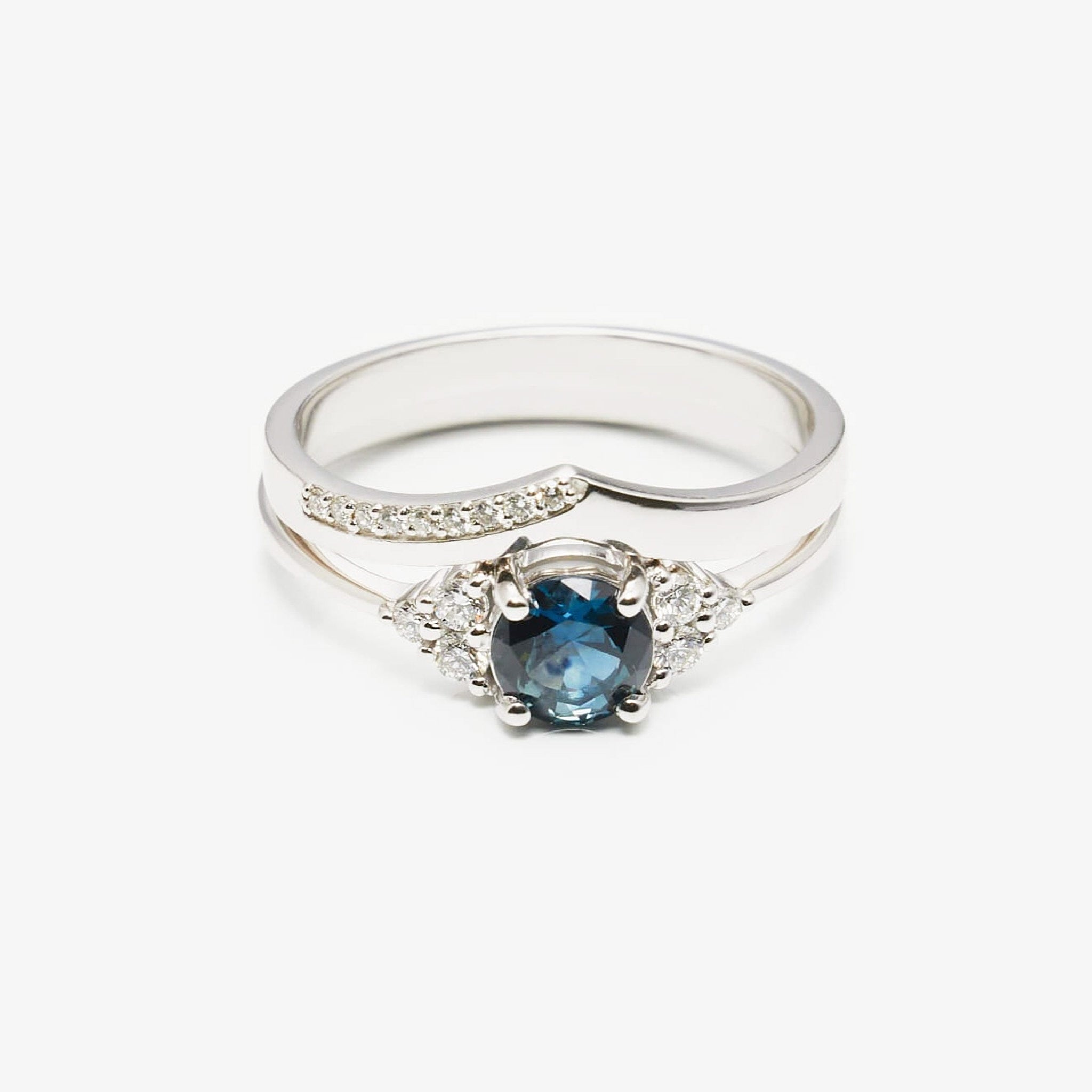 Gold Ring with Round Sapphire and Diamonds