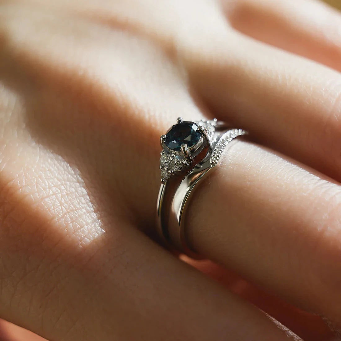 Gold Ring set with Sapphire and Diamonds