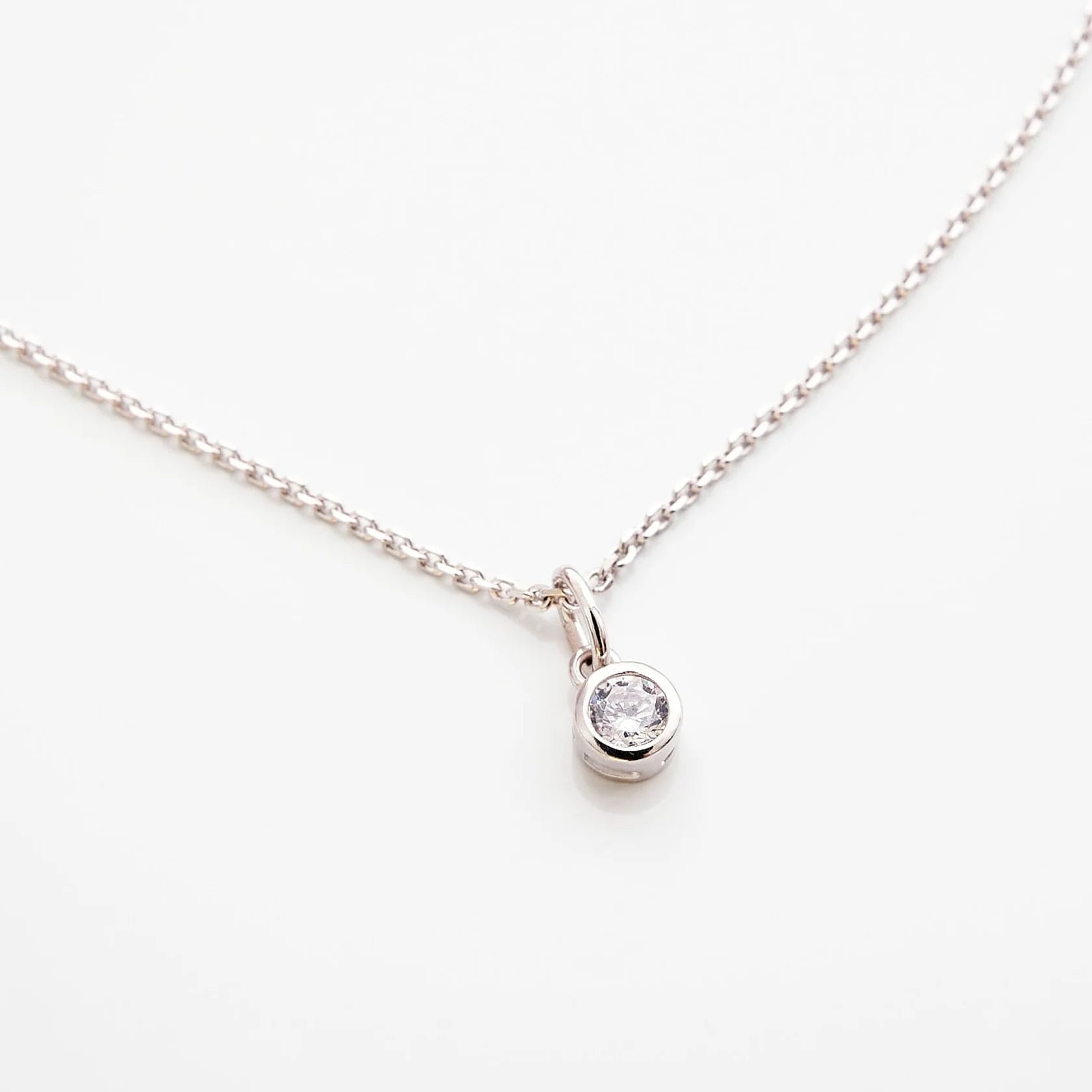 Gold Necklace with Round Diamond 0,2 ct