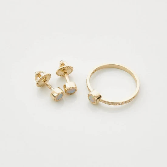 Gold Earrings with Round cut Opal