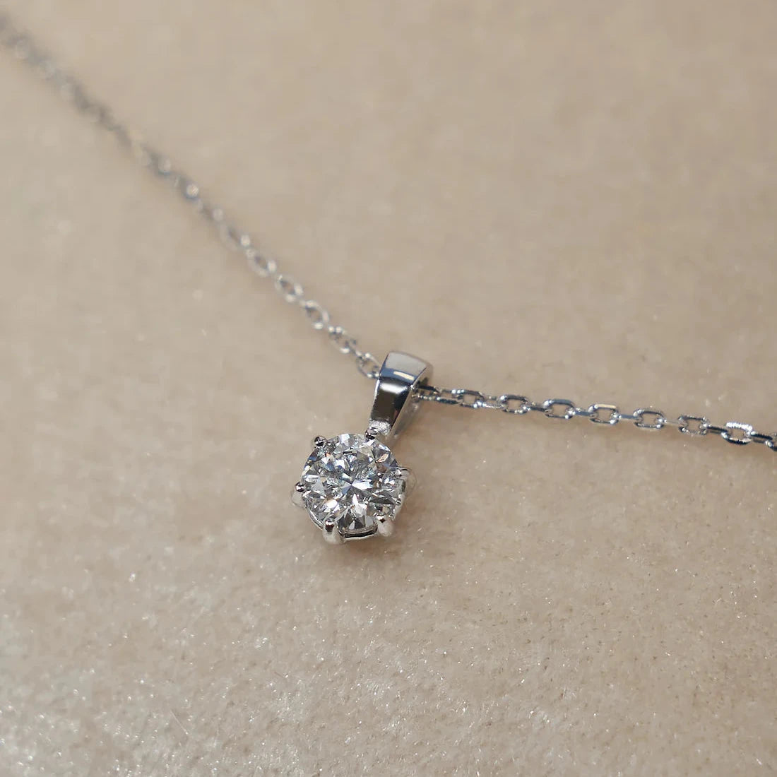 Gold Necklace with Round Diamond 0,3 ct