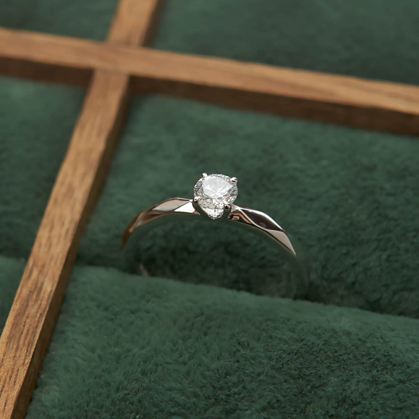 Gold Ring with Round Diamond 0,3 ct