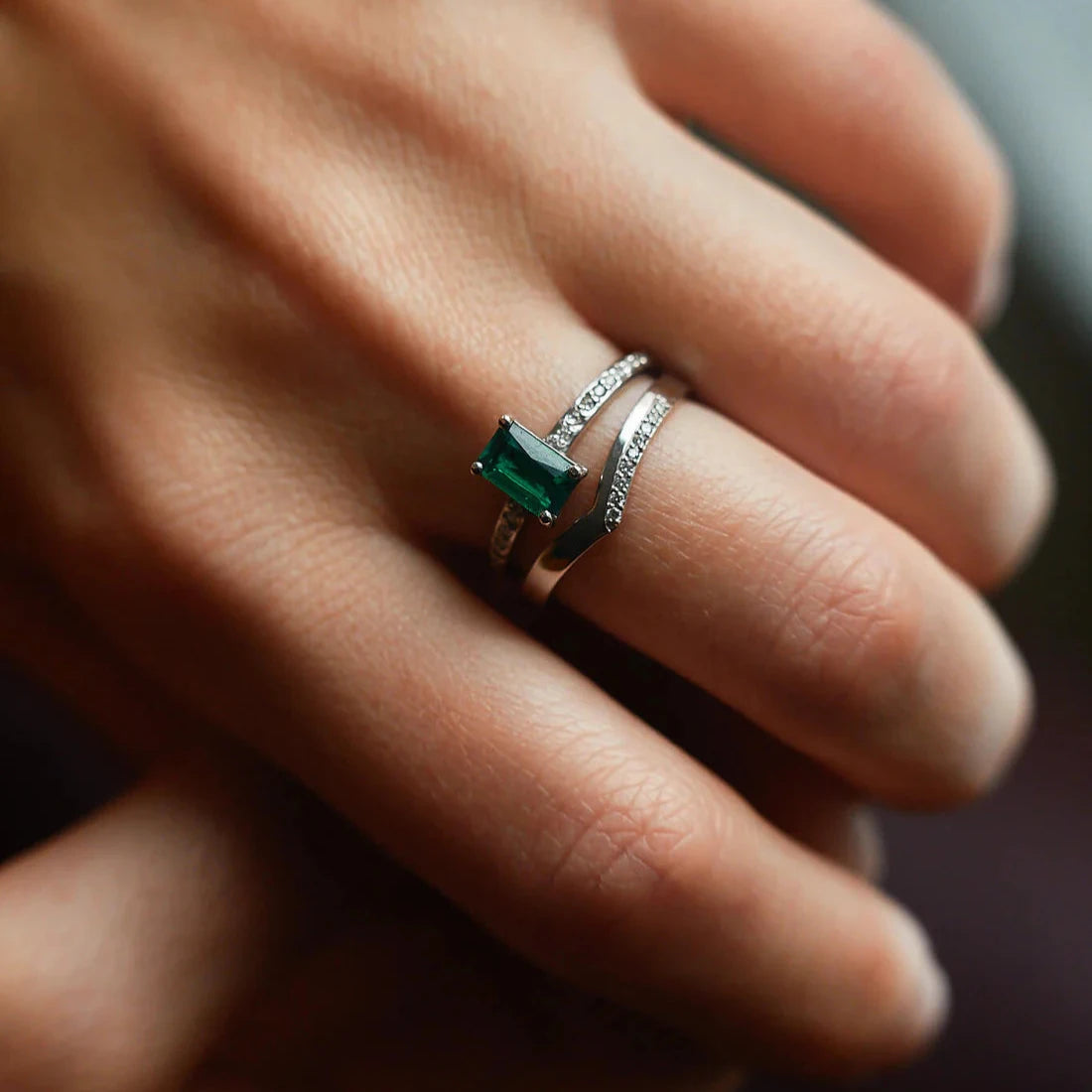 Gold Ring set with Emerald and Diamonds