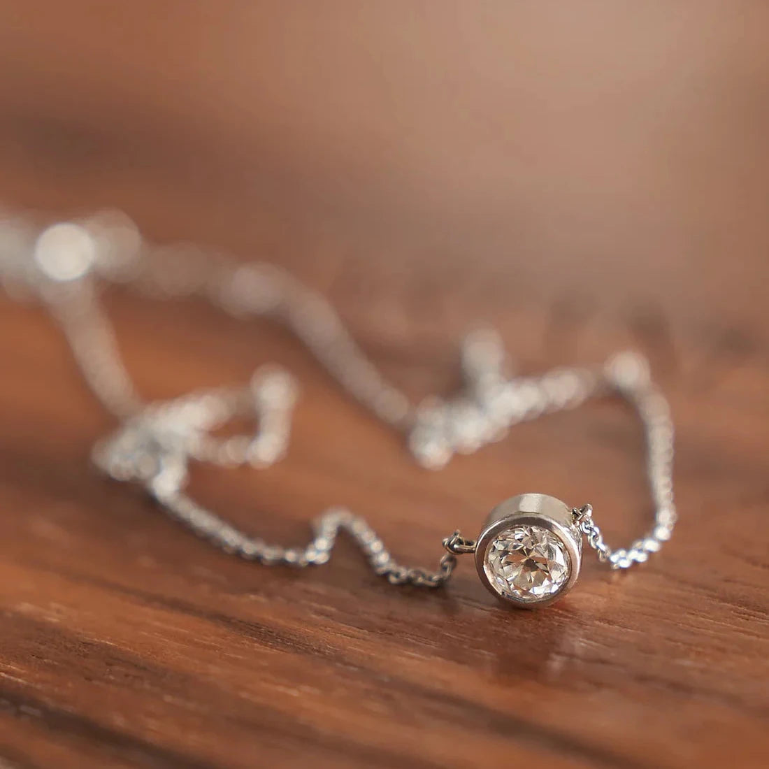 Gold Necklace with Round Diamond 0,7 ct