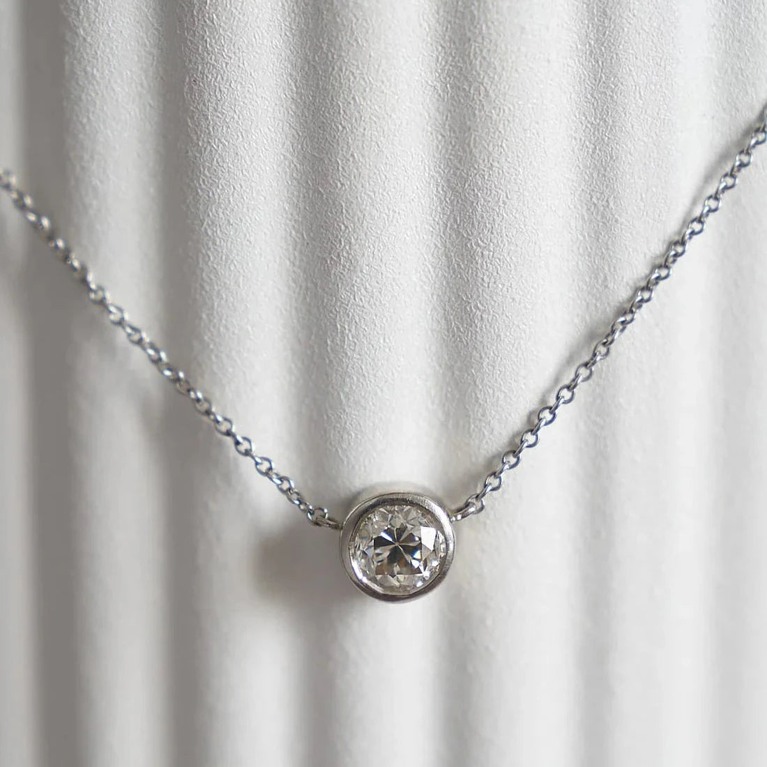 Gold Necklace with Round Diamond 0,7 ct